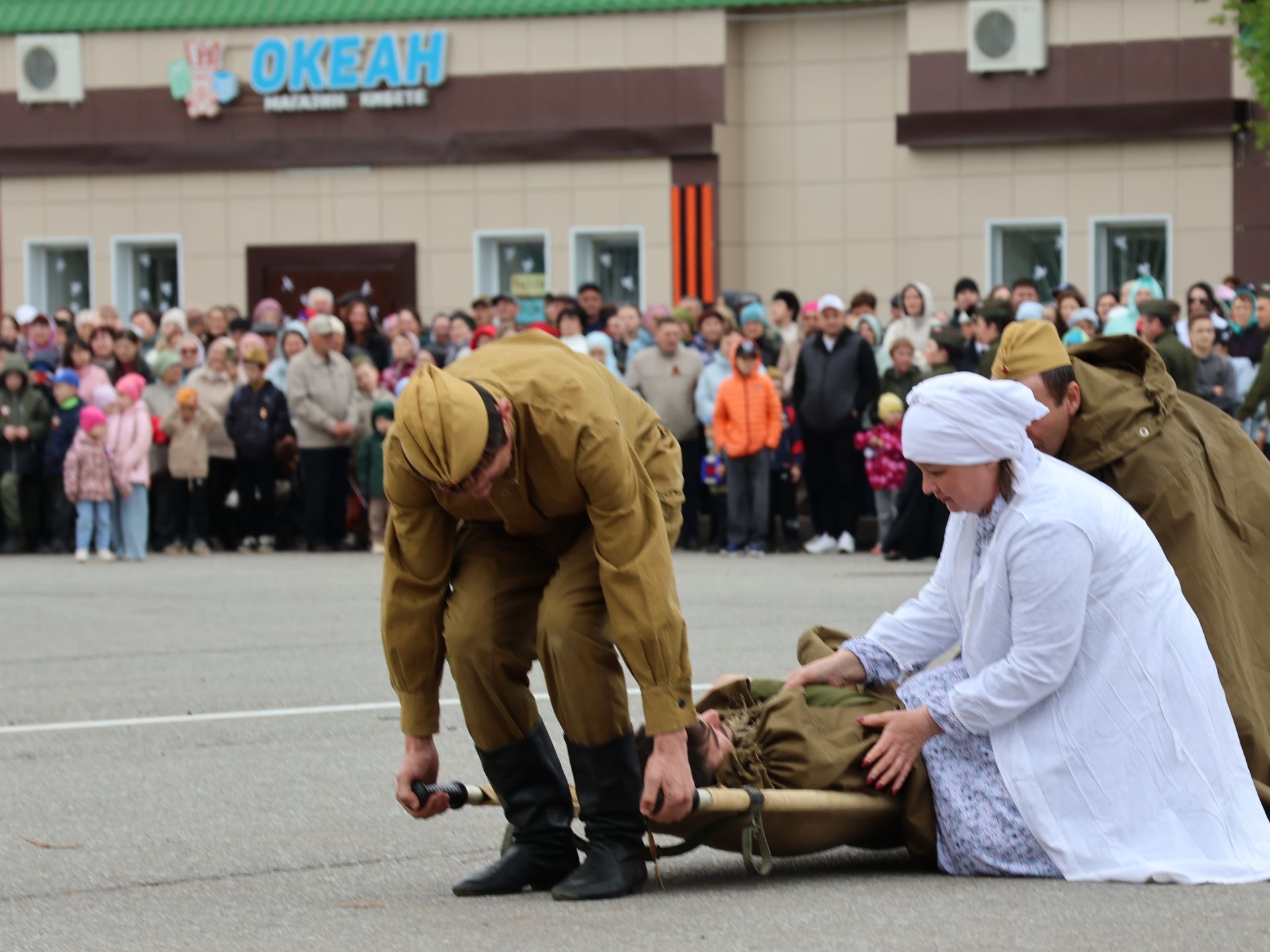 Җиңү килде җирне нурга күмеп, Шатлык белән күзне чылатып!