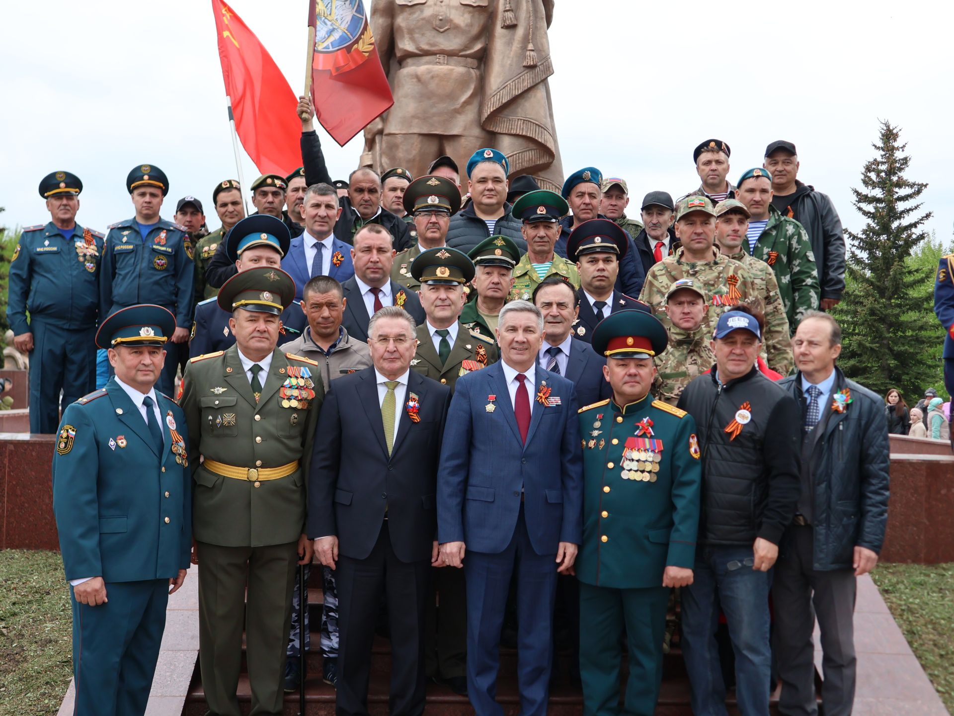 Җиңү килде җирне нурга күмеп, Шатлык белән күзне чылатып!