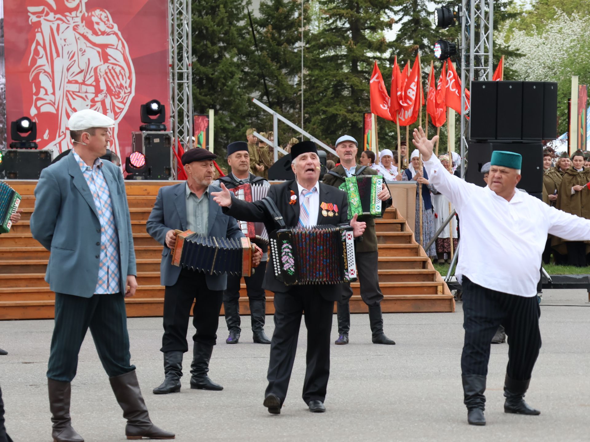 Җиңү килде җирне нурга күмеп, Шатлык белән күзне чылатып!