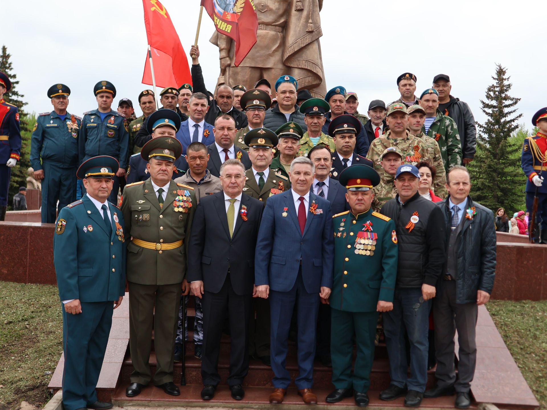 Җиңү килде җирне нурга күмеп, Шатлык белән күзне чылатып!
