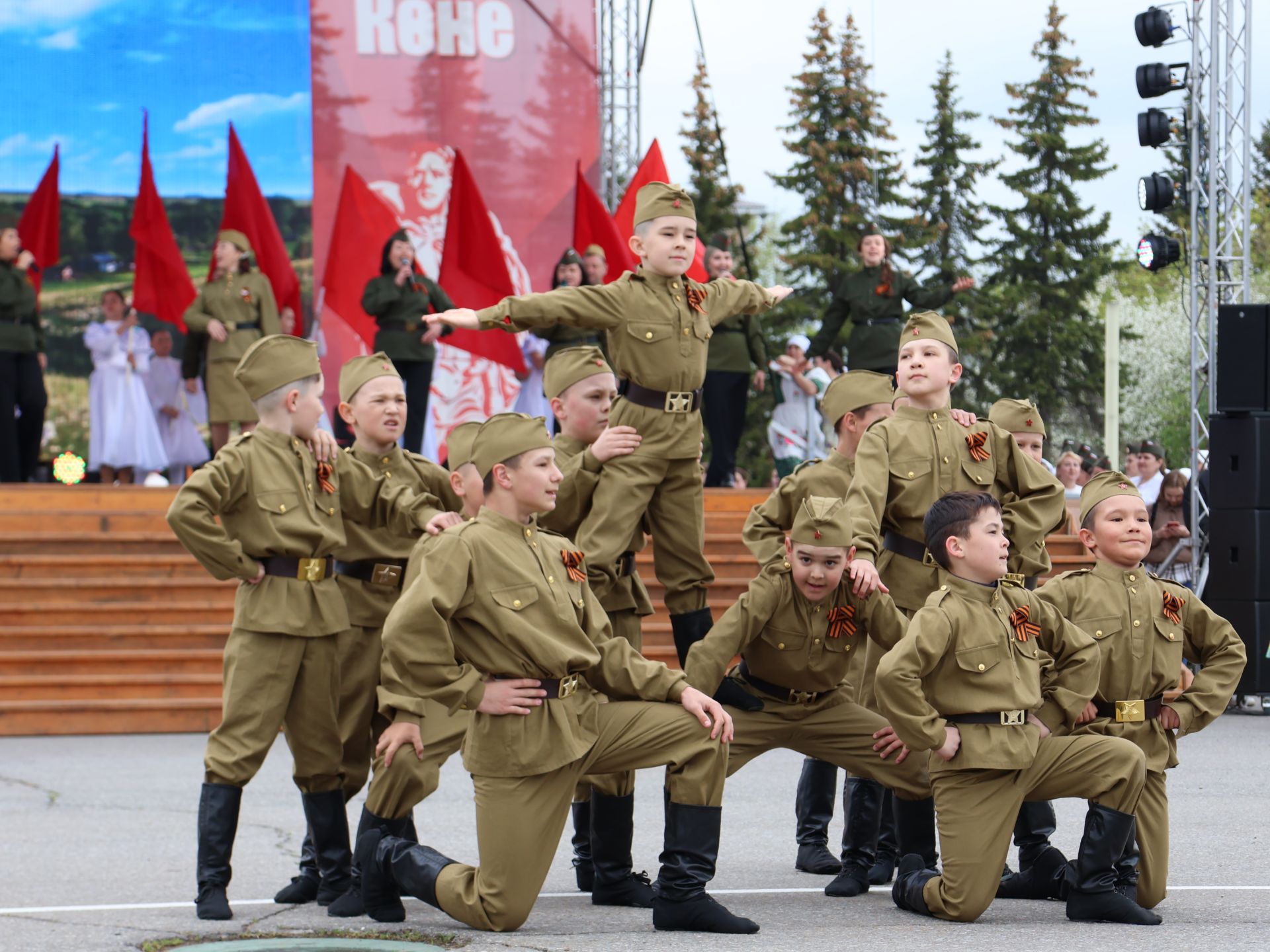 Җиңү килде җирне нурга күмеп, Шатлык белән күзне чылатып!