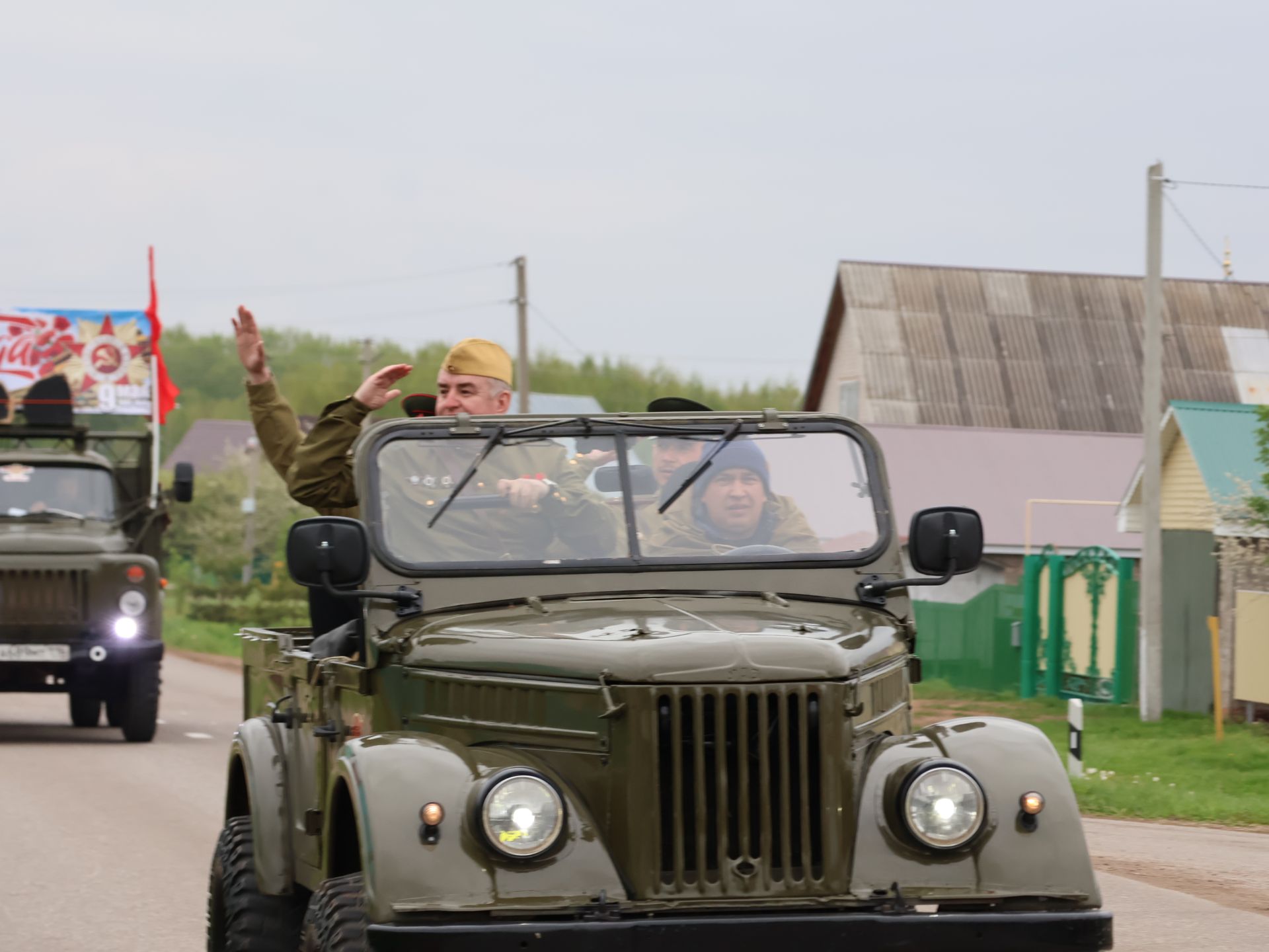 Җиңү килде җирне нурга күмеп, Шатлык белән күзне чылатып!
