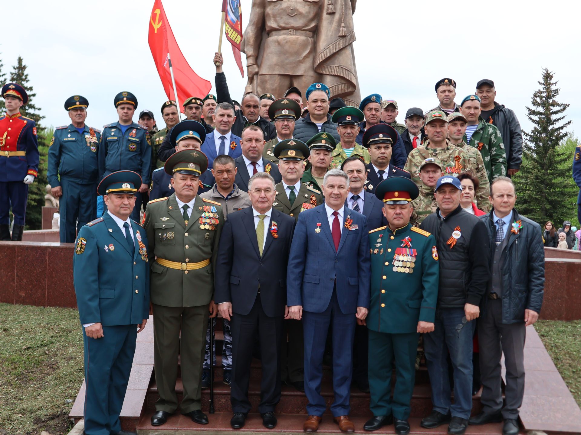 Җиңү килде җирне нурга күмеп, Шатлык белән күзне чылатып!