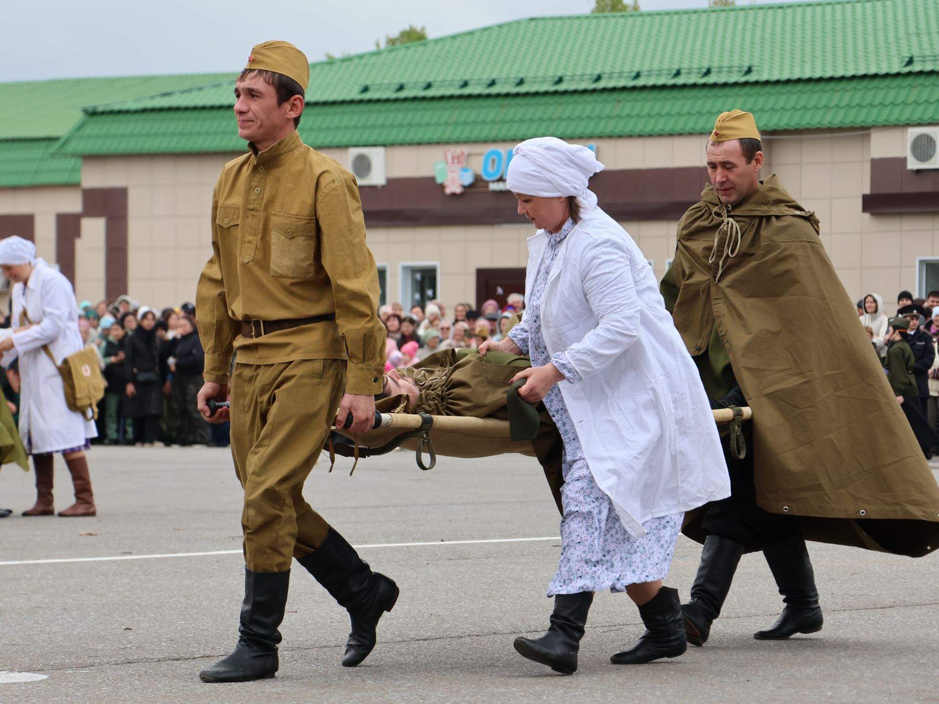 Җиңү килде җирне нурга күмеп, Шатлык белән күзне чылатып!