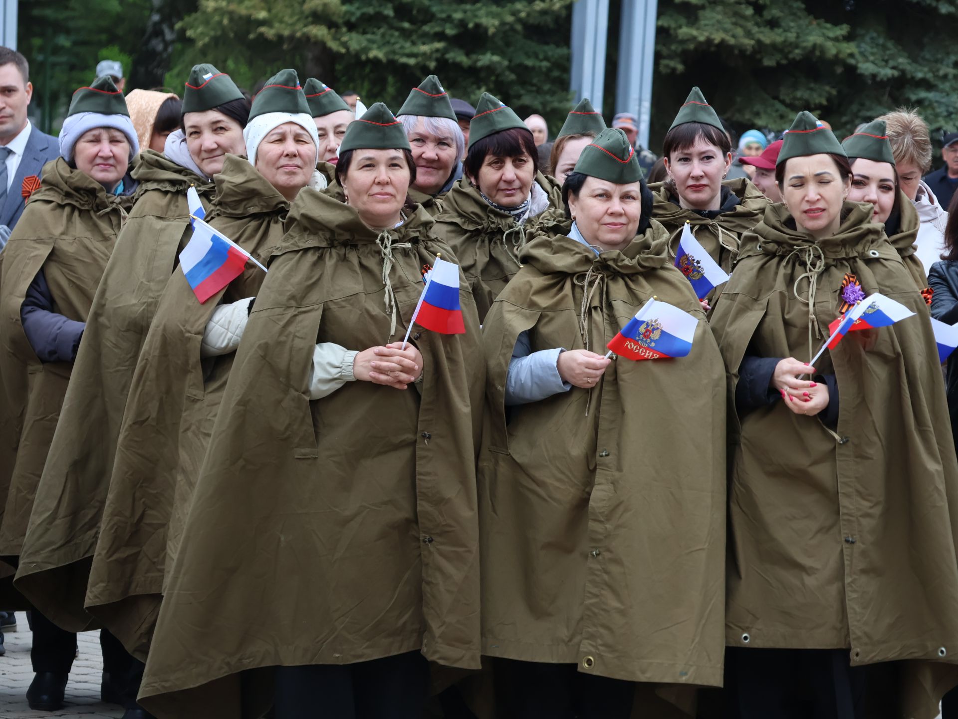 Җиңү килде җирне нурга күмеп, Шатлык белән күзне чылатып!