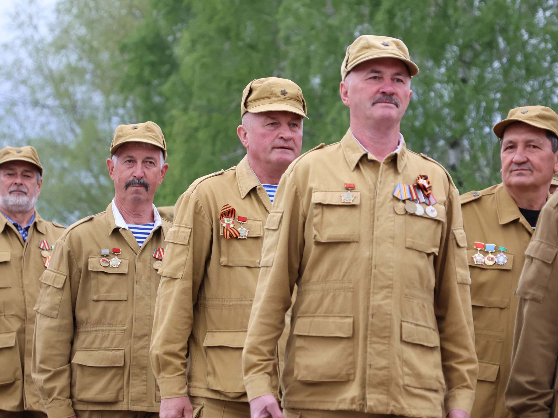 Җиңү килде җирне нурга күмеп, Шатлык белән күзне чылатып!