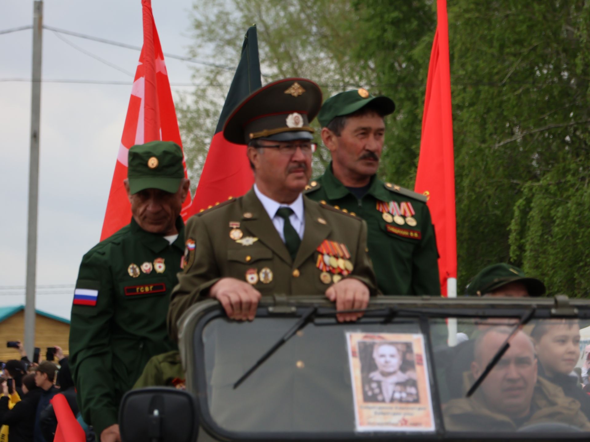 Җиңү килде җирне нурга күмеп, Шатлык белән күзне чылатып!