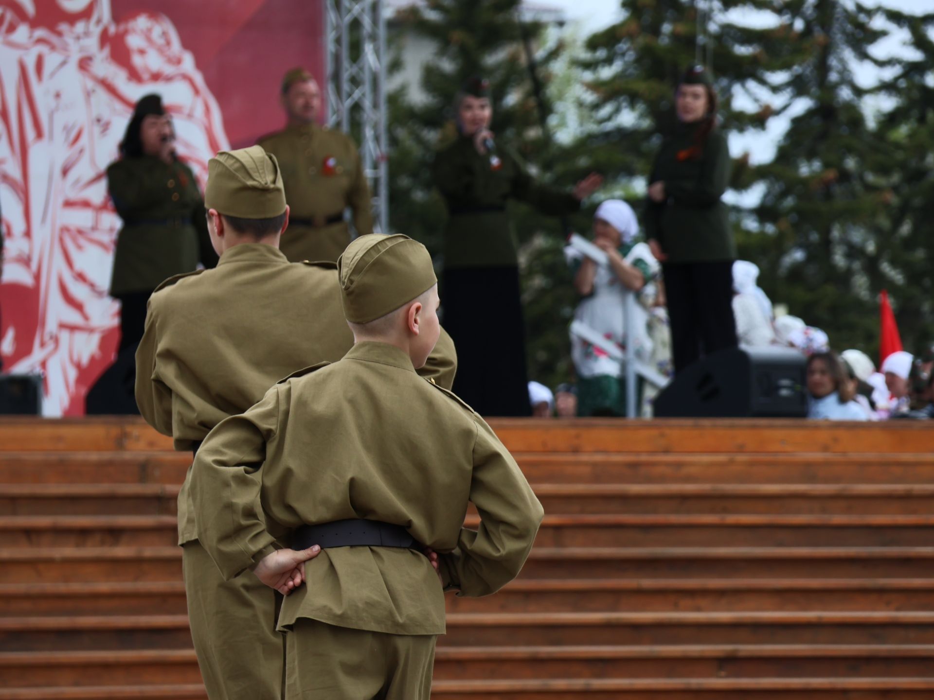 Җиңү килде җирне нурга күмеп, Шатлык белән күзне чылатып!