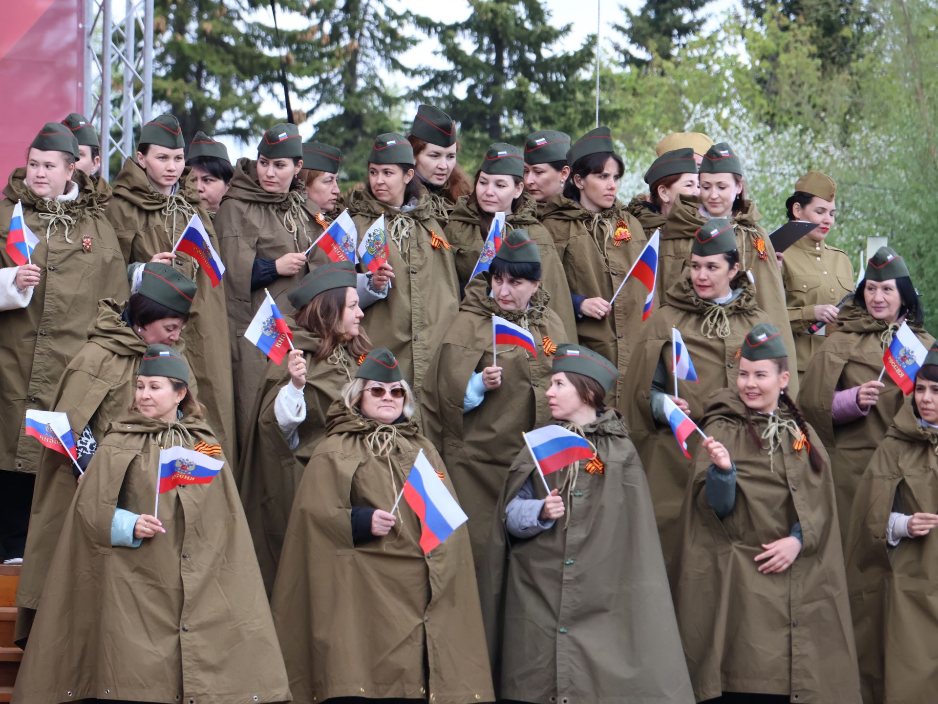 Җиңү килде җирне нурга күмеп, Шатлык белән күзне чылатып!
