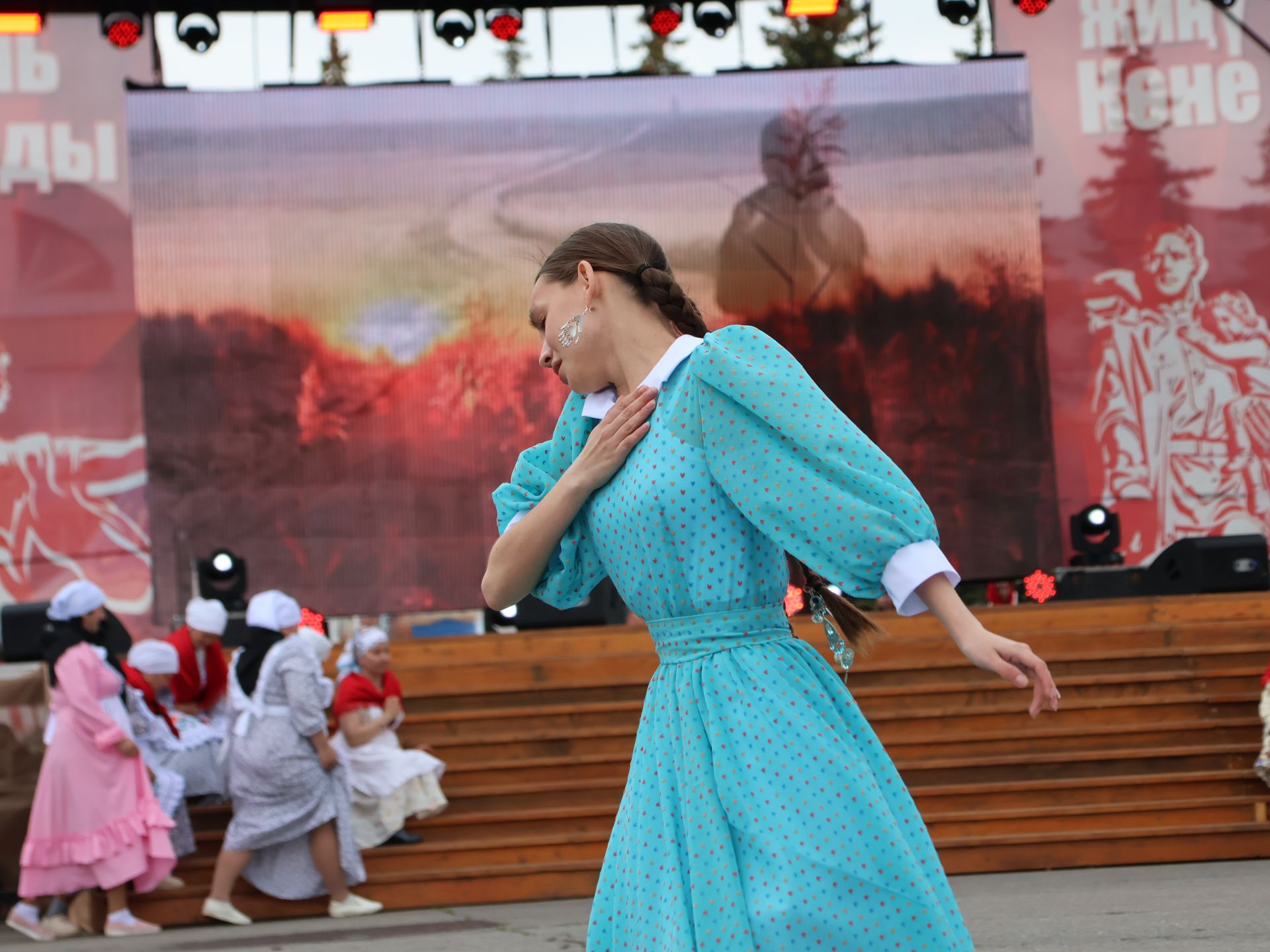 Җиңү килде җирне нурга күмеп, Шатлык белән күзне чылатып!