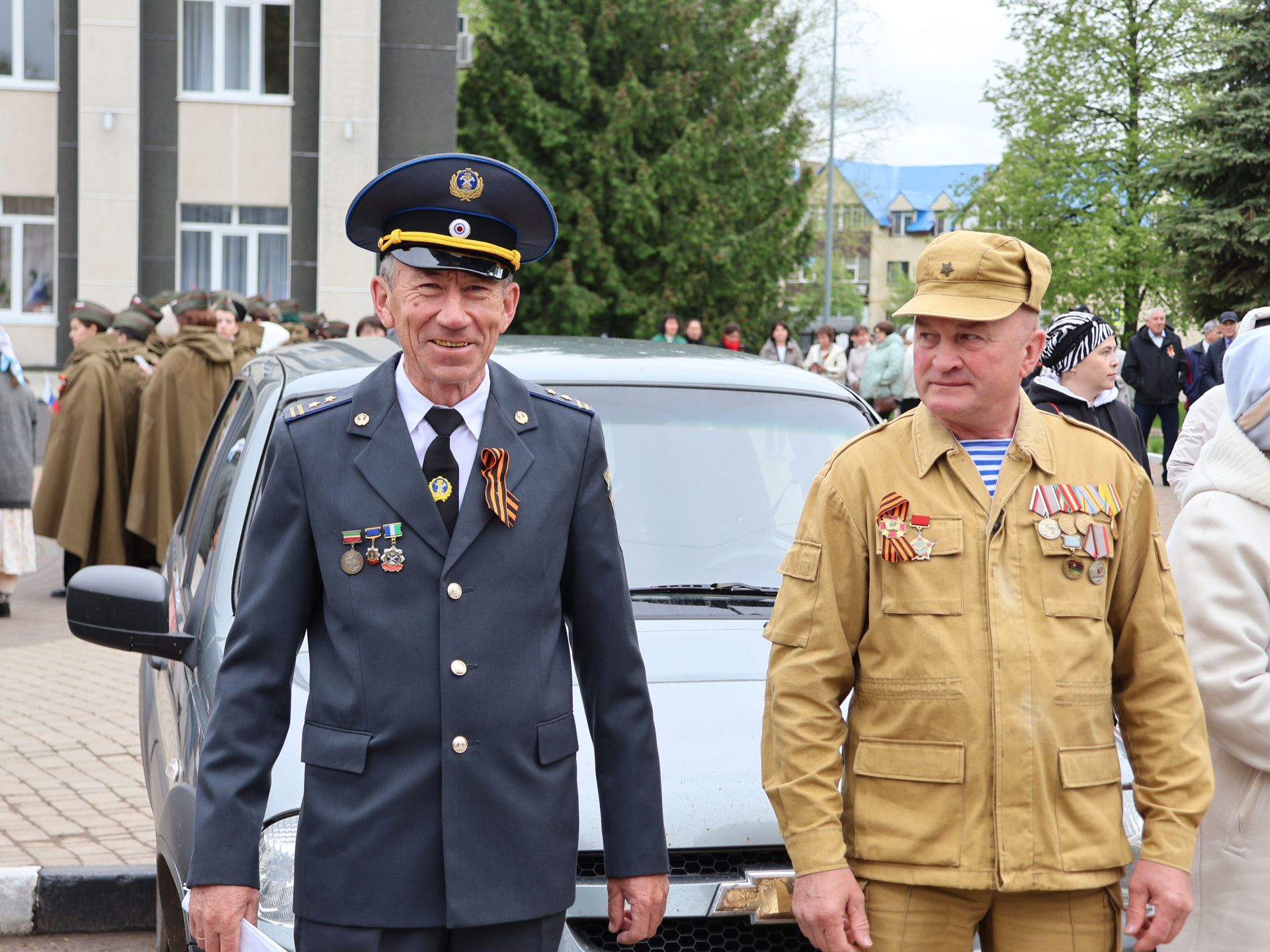 Җиңү килде җирне нурга күмеп, Шатлык белән күзне чылатып!