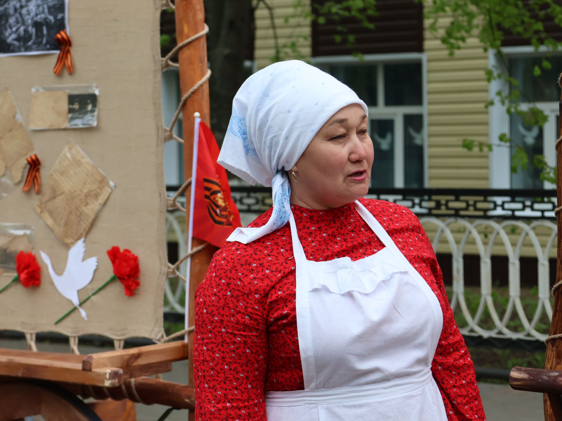 Җиңү килде җирне нурга күмеп, Шатлык белән күзне чылатып!
