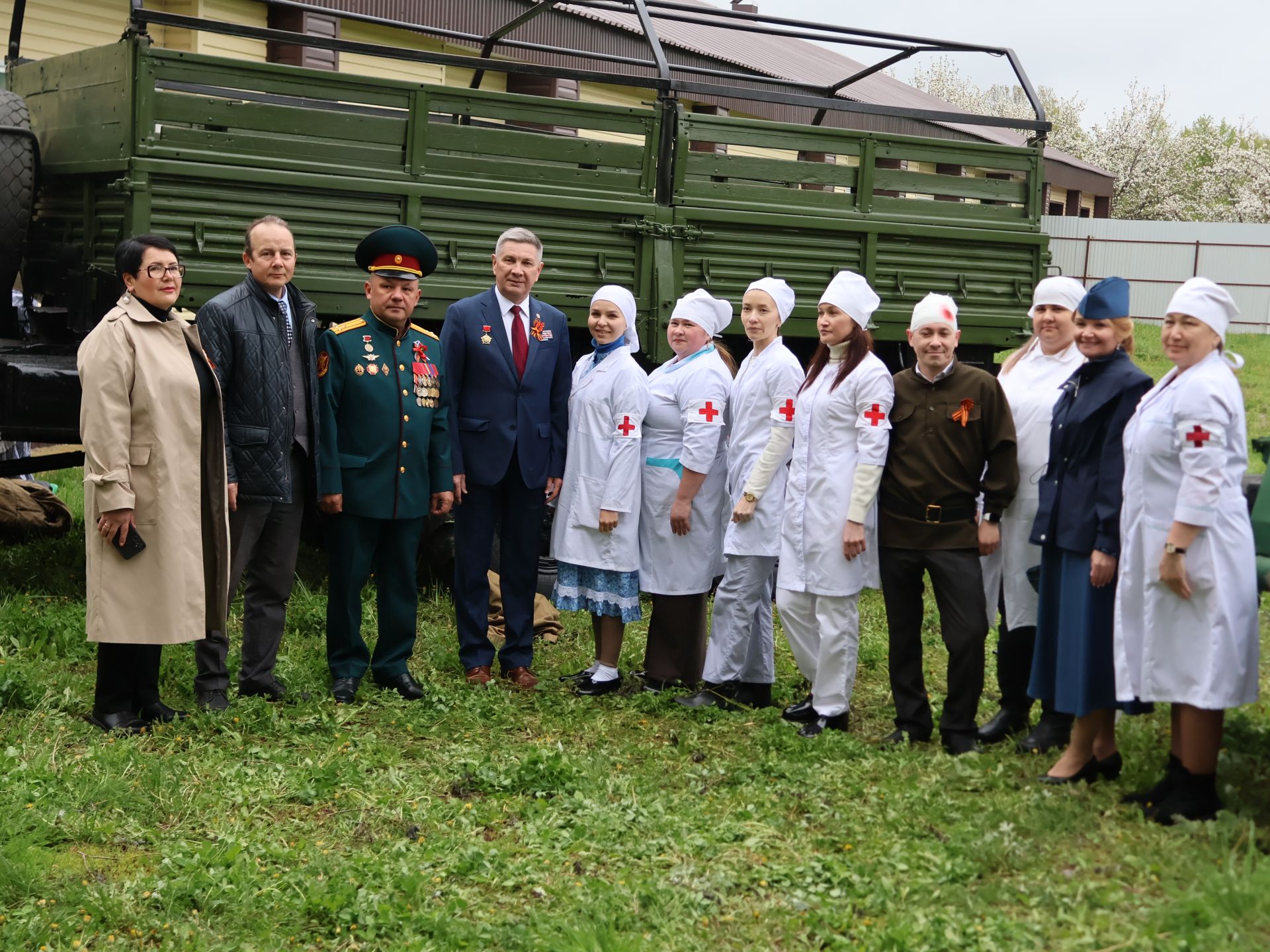 Җиңү килде җирне нурга күмеп, Шатлык белән күзне чылатып!