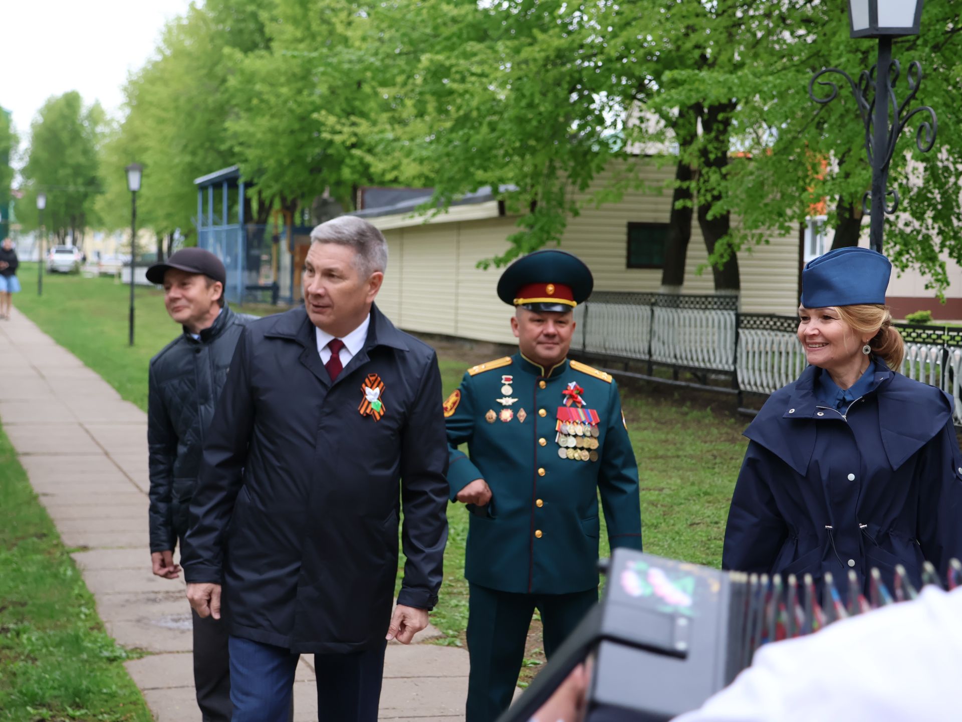 Җиңү килде җирне нурга күмеп, Шатлык белән күзне чылатып!