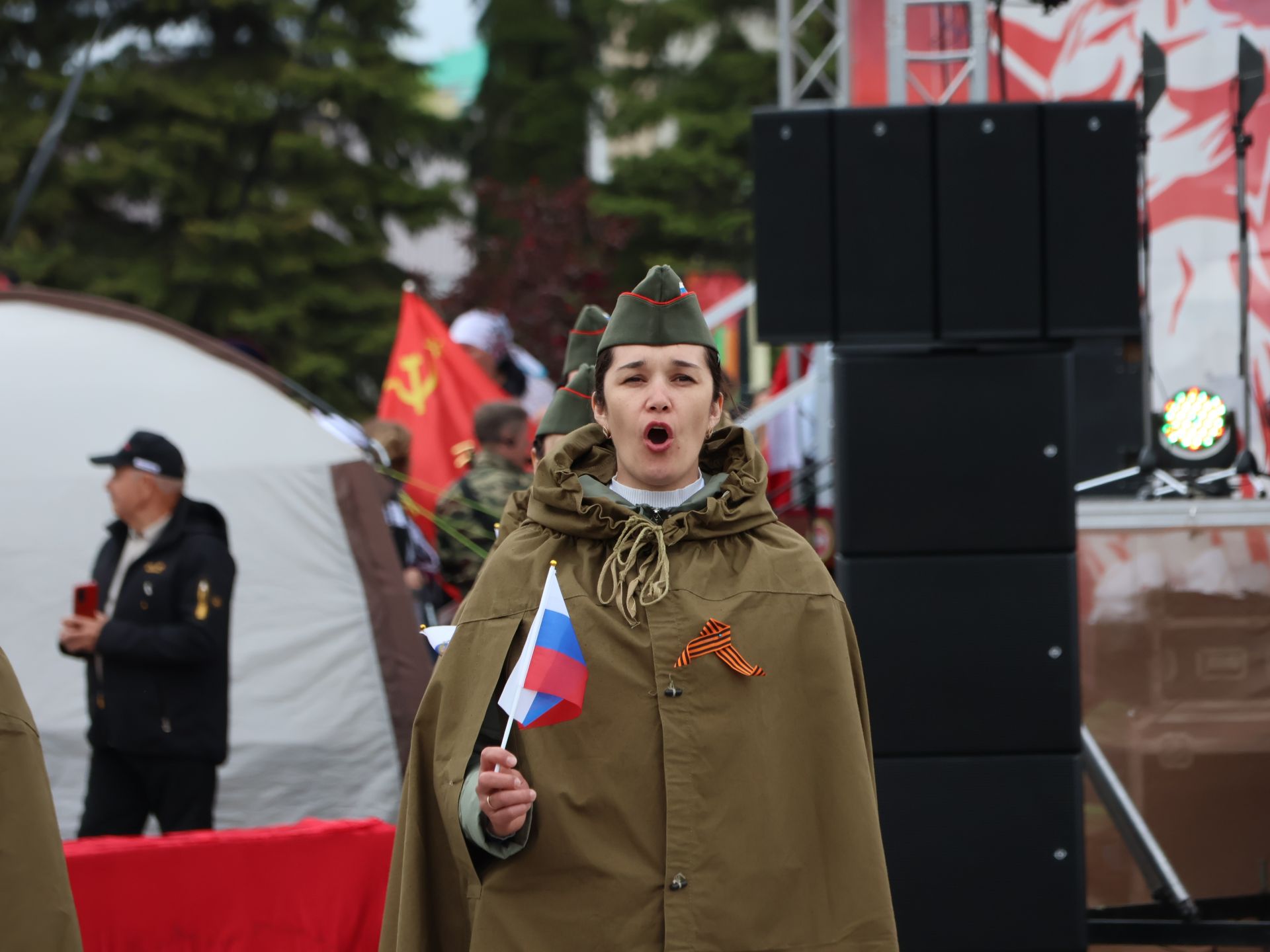 Җиңү килде җирне нурга күмеп, Шатлык белән күзне чылатып!