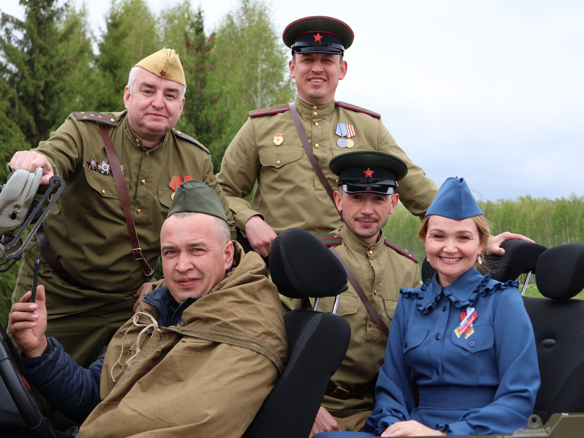 Җиңү килде җирне нурга күмеп, Шатлык белән күзне чылатып!