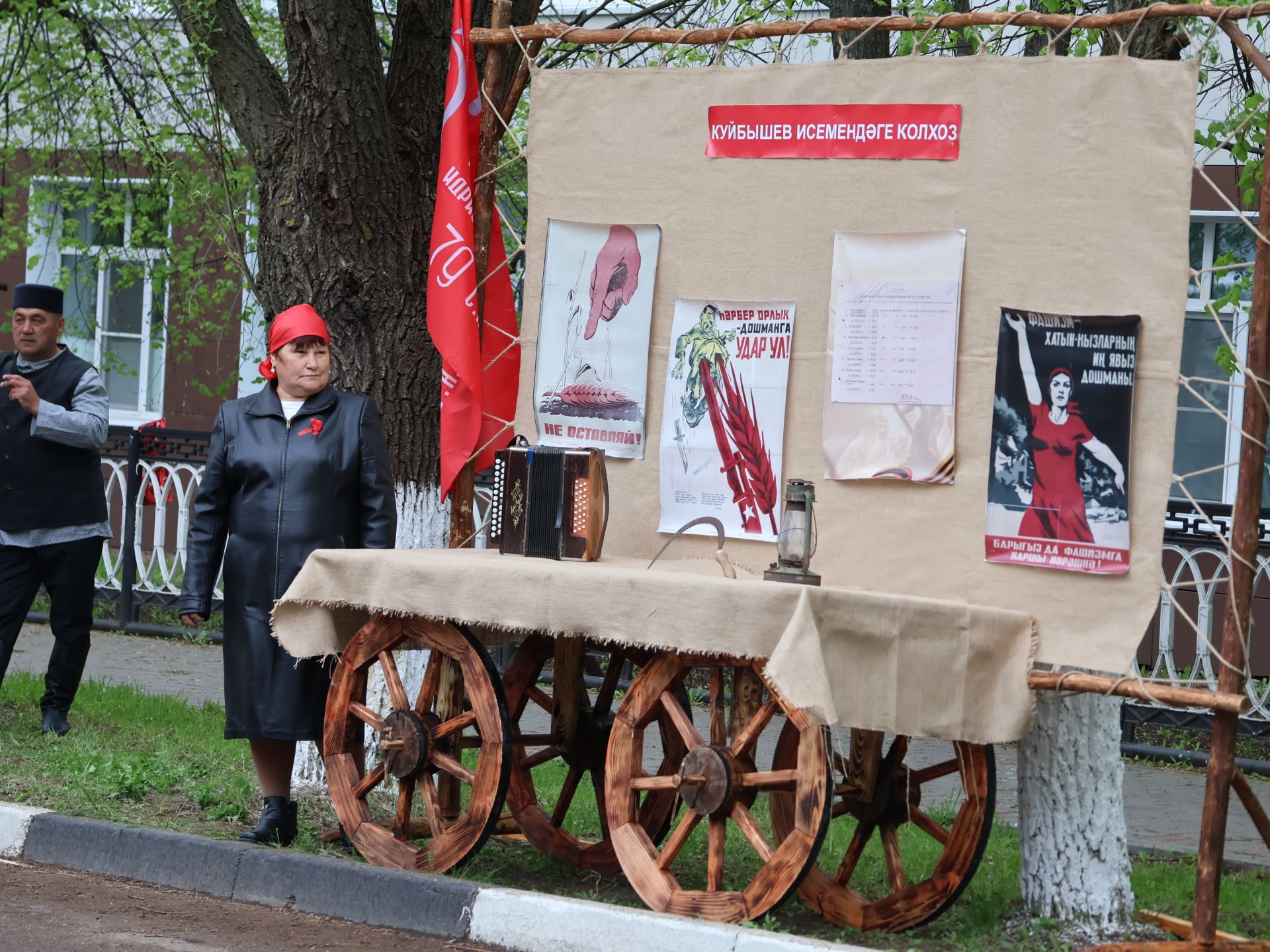 Җиңү килде җирне нурга күмеп, Шатлык белән күзне чылатып!