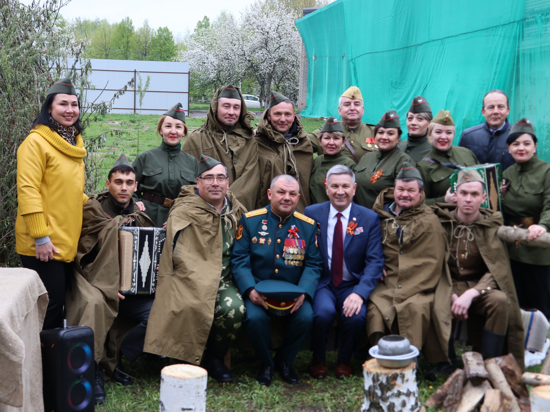 Җиңү килде җирне нурга күмеп, Шатлык белән күзне чылатып!