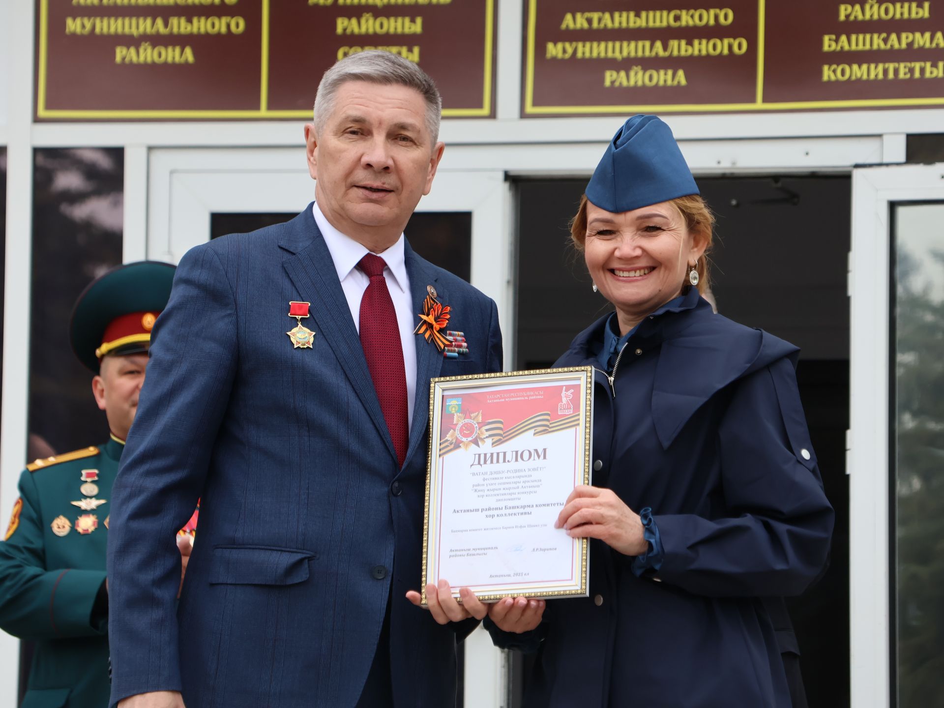 Җиңү килде җирне нурга күмеп, Шатлык белән күзне чылатып!