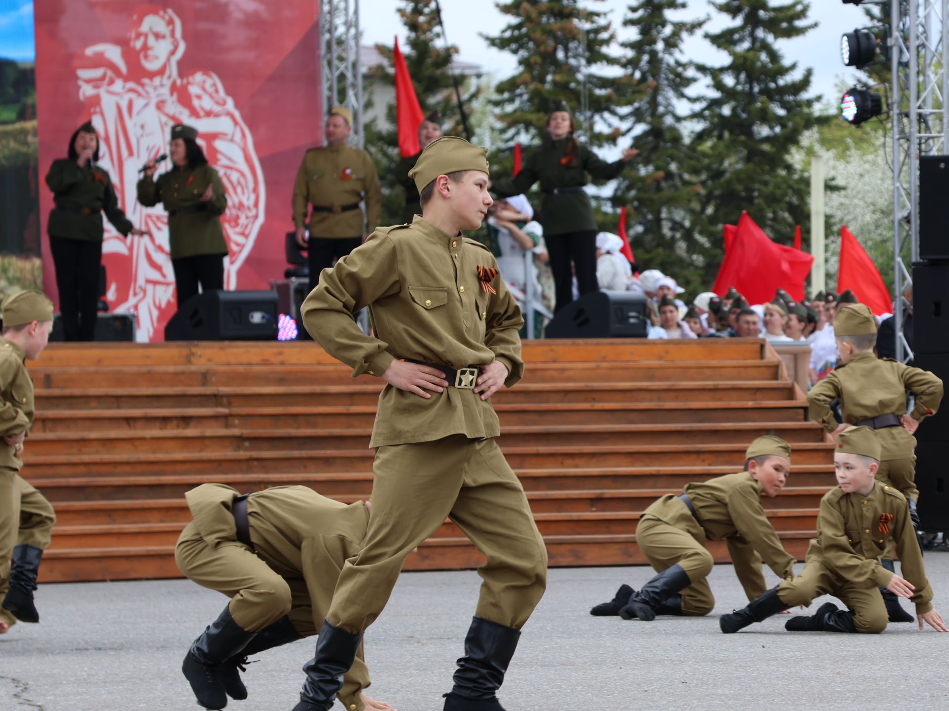 Җиңү килде җирне нурга күмеп, Шатлык белән күзне чылатып!