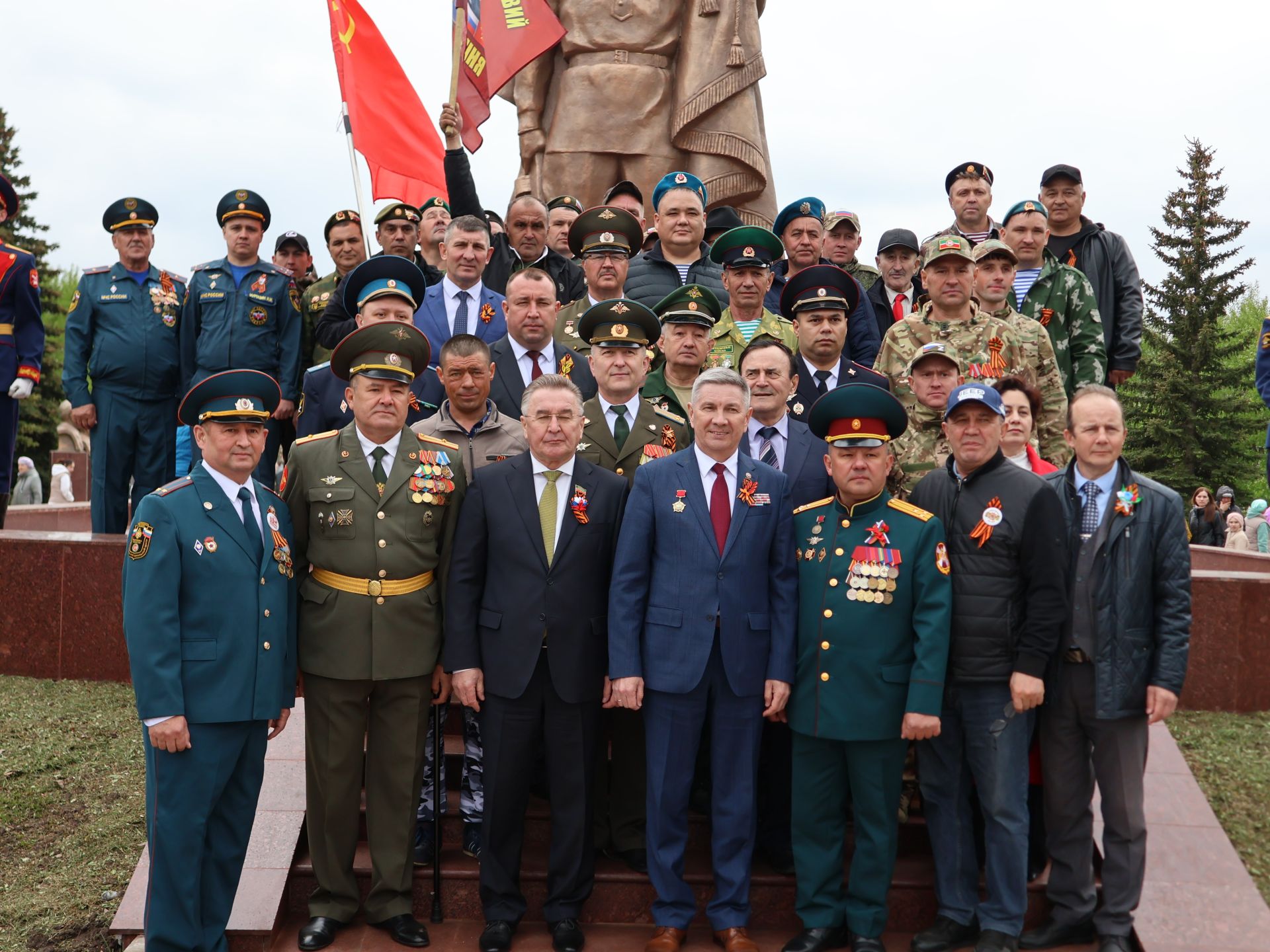 Җиңү килде җирне нурга күмеп, Шатлык белән күзне чылатып!
