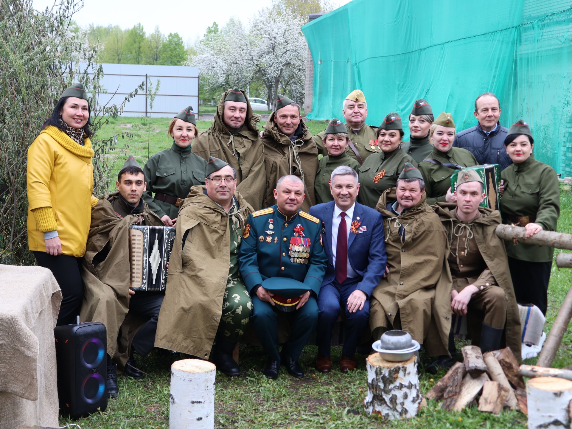 Җиңү килде җирне нурга күмеп, Шатлык белән күзне чылатып!