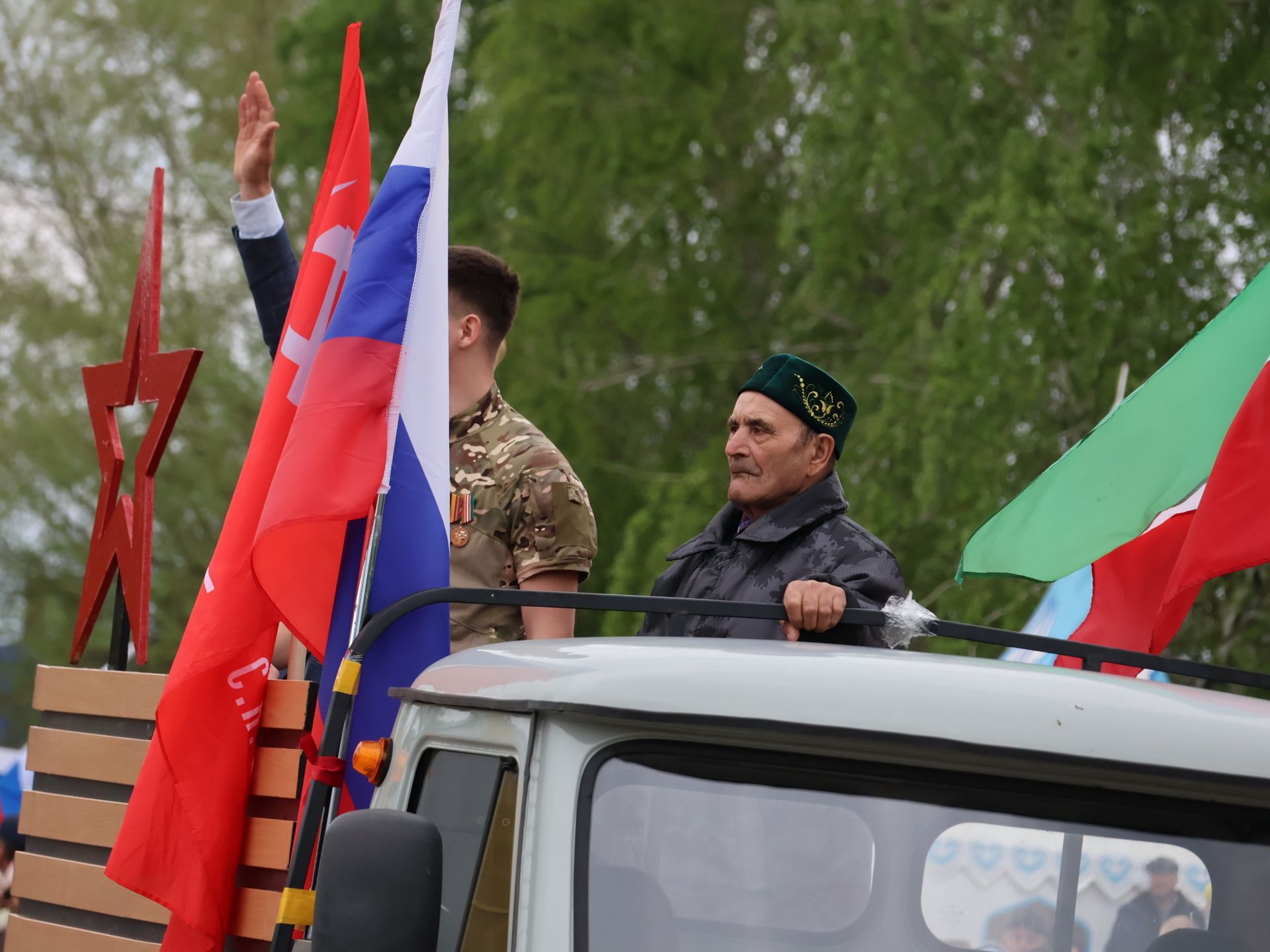 Җиңү килде җирне нурга күмеп, Шатлык белән күзне чылатып!