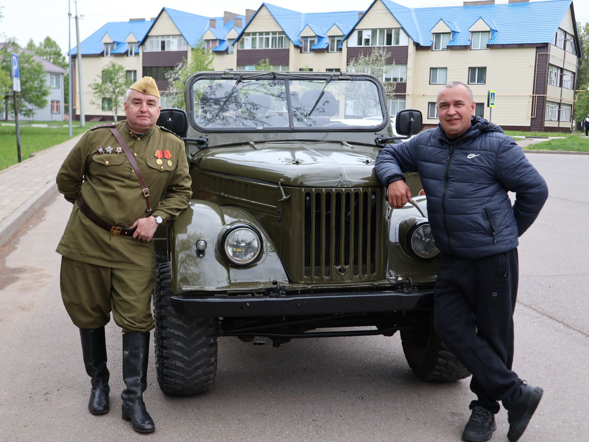 Җиңү килде җирне нурга күмеп, Шатлык белән күзне чылатып!