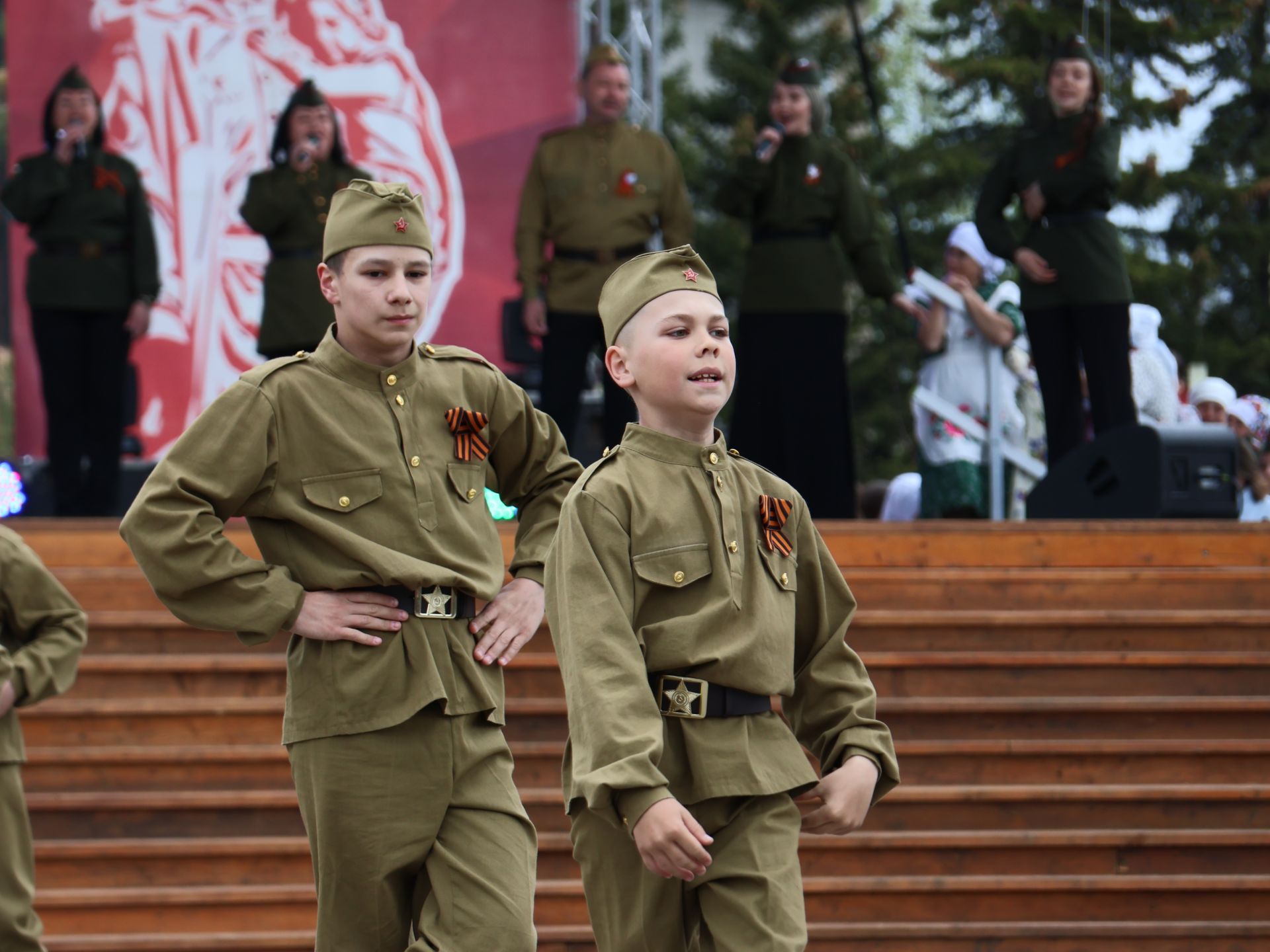 Җиңү килде җирне нурга күмеп, Шатлык белән күзне чылатып!