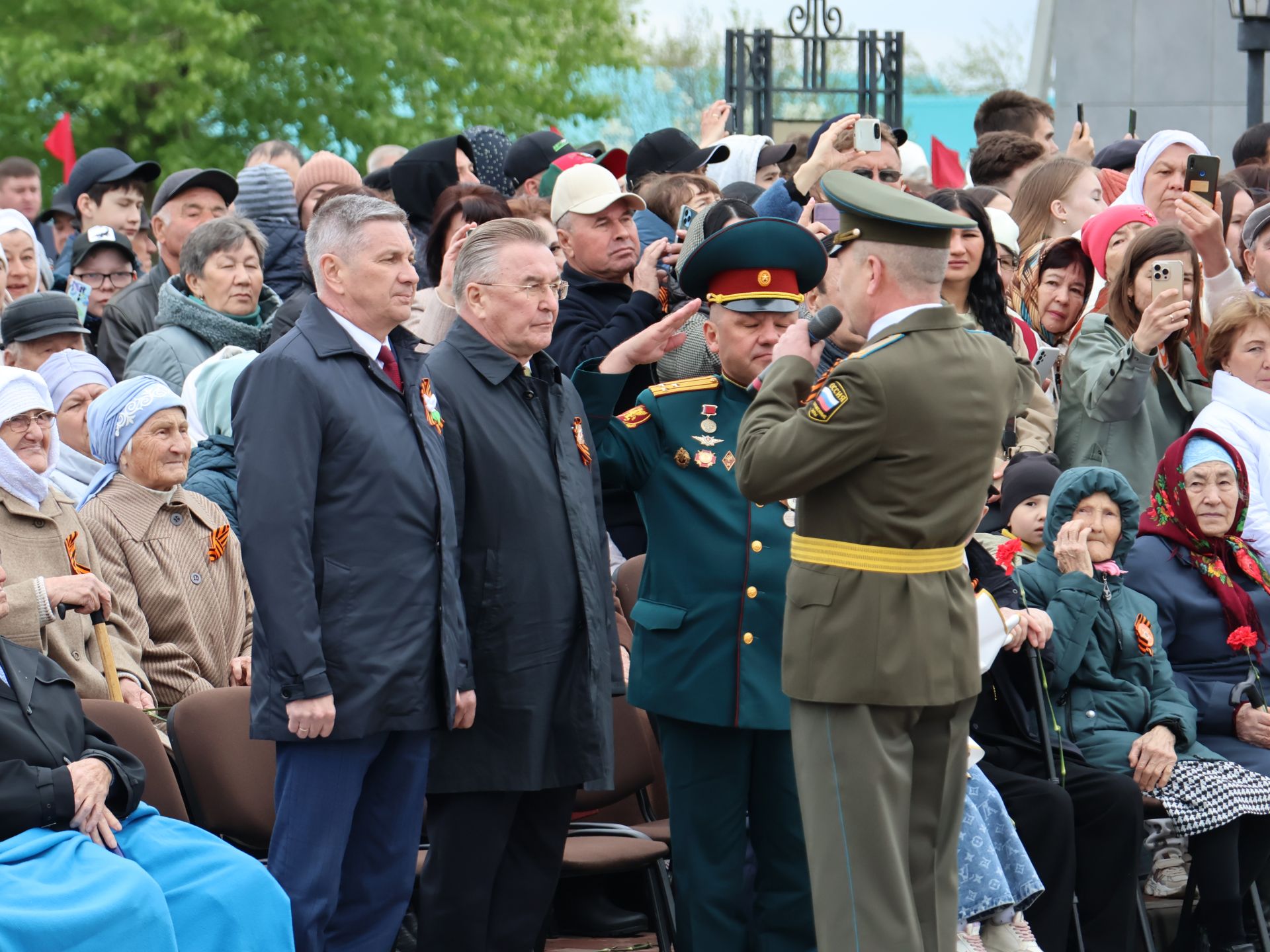 Җиңү килде җирне нурга күмеп, Шатлык белән күзне чылатып!