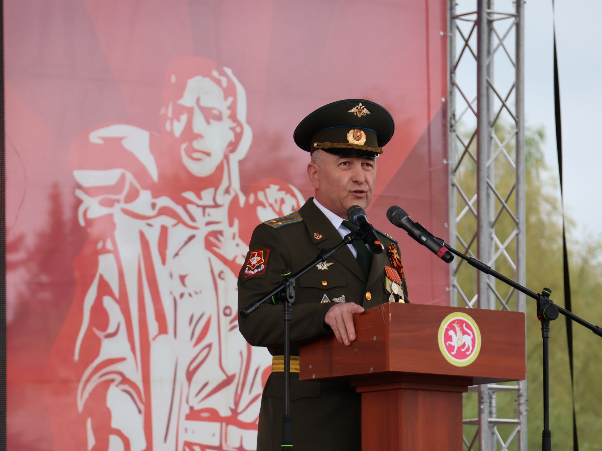 Җиңү килде җирне нурга күмеп, Шатлык белән күзне чылатып!
