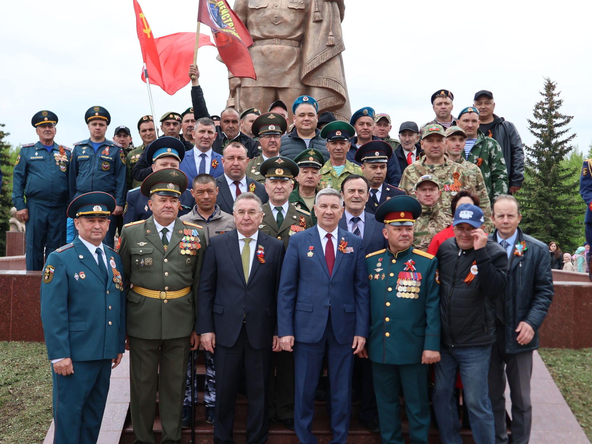 Җиңү килде җирне нурга күмеп, Шатлык белән күзне чылатып!