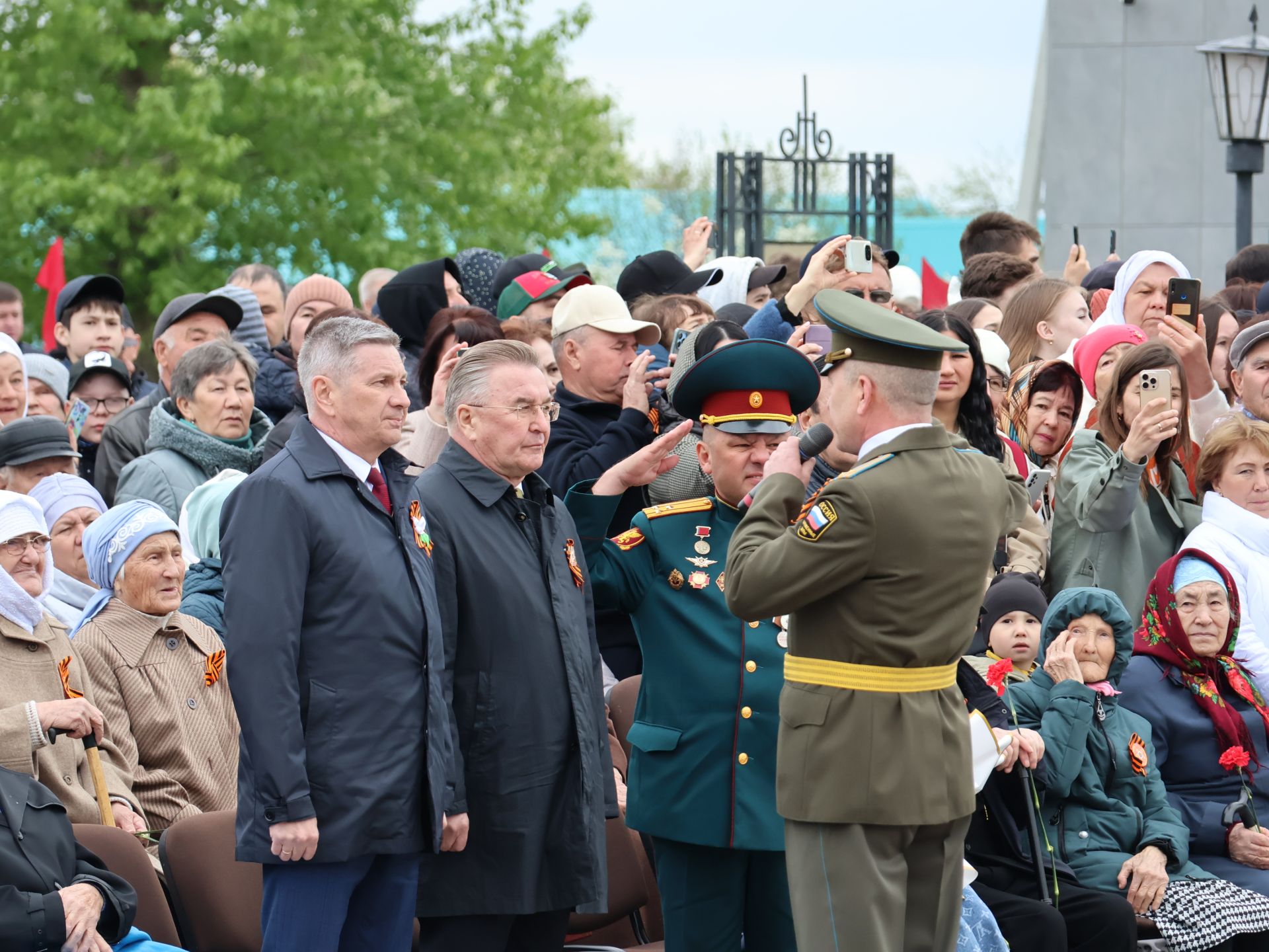 Җиңү килде җирне нурга күмеп, Шатлык белән күзне чылатып!