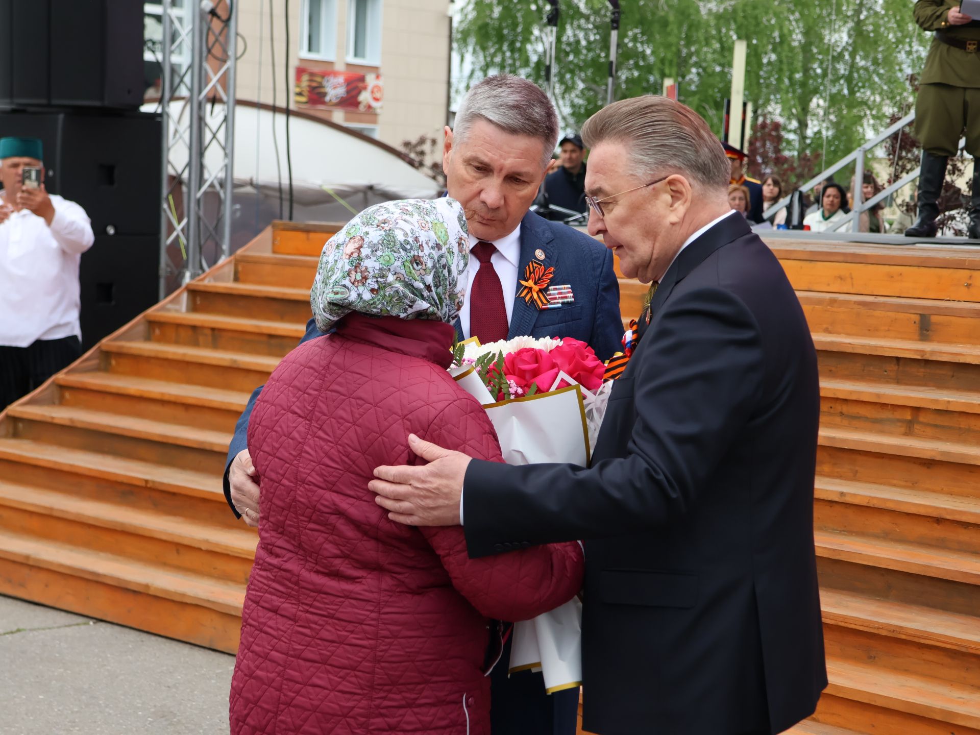 Җиңү килде җирне нурга күмеп, Шатлык белән күзне чылатып!