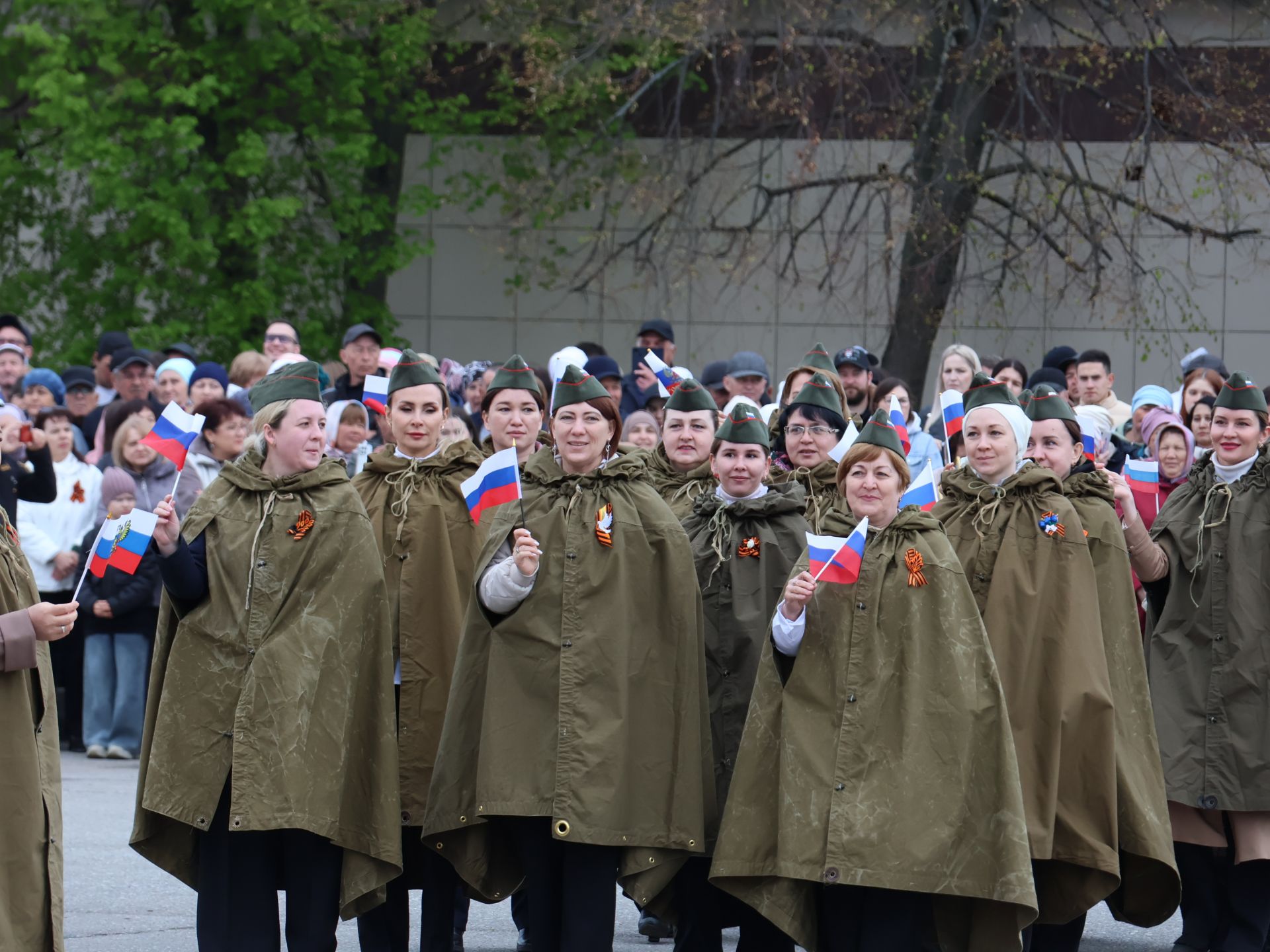 Җиңү килде җирне нурга күмеп, Шатлык белән күзне чылатып!