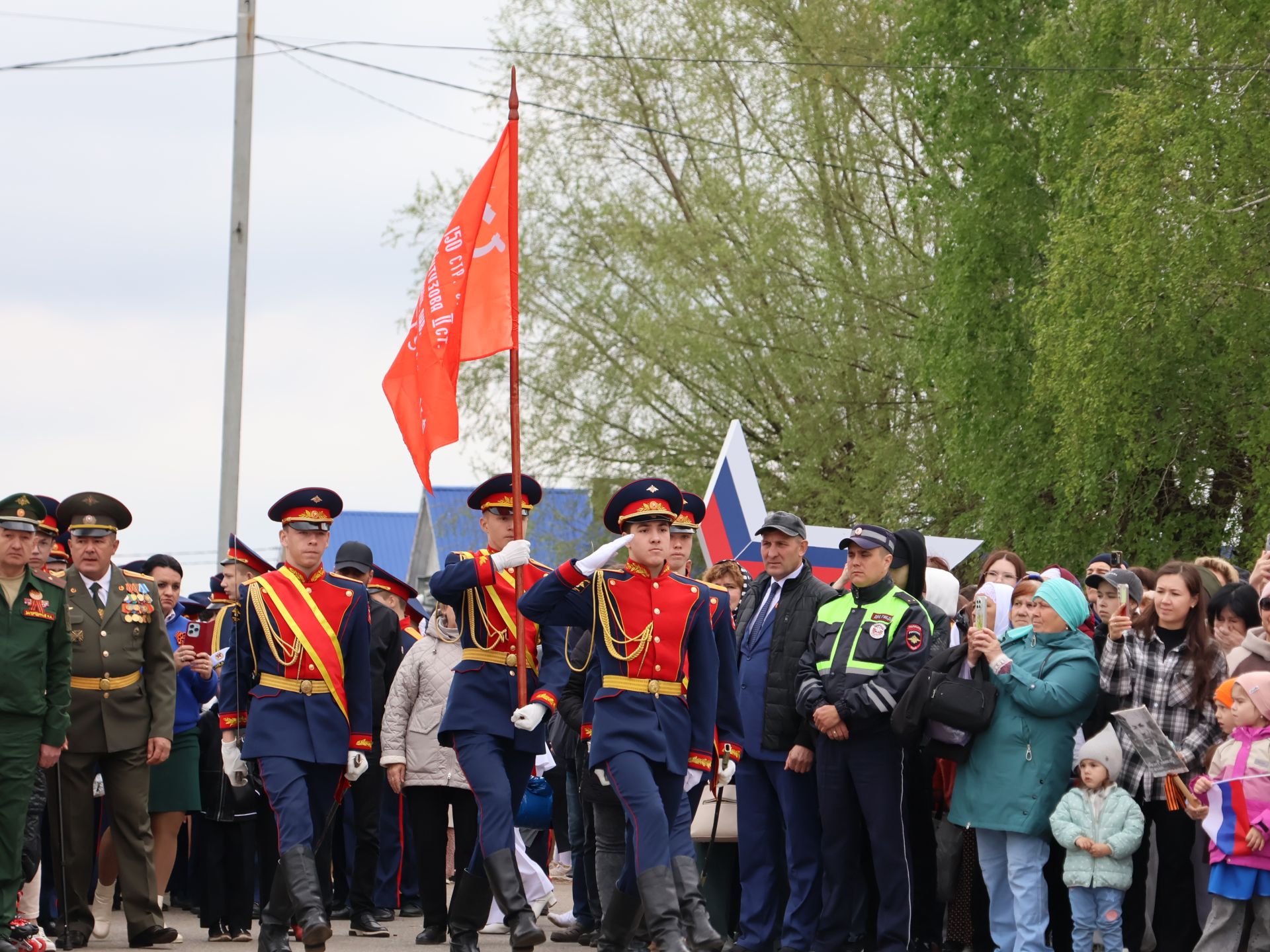 Җиңү килде җирне нурга күмеп, Шатлык белән күзне чылатып!