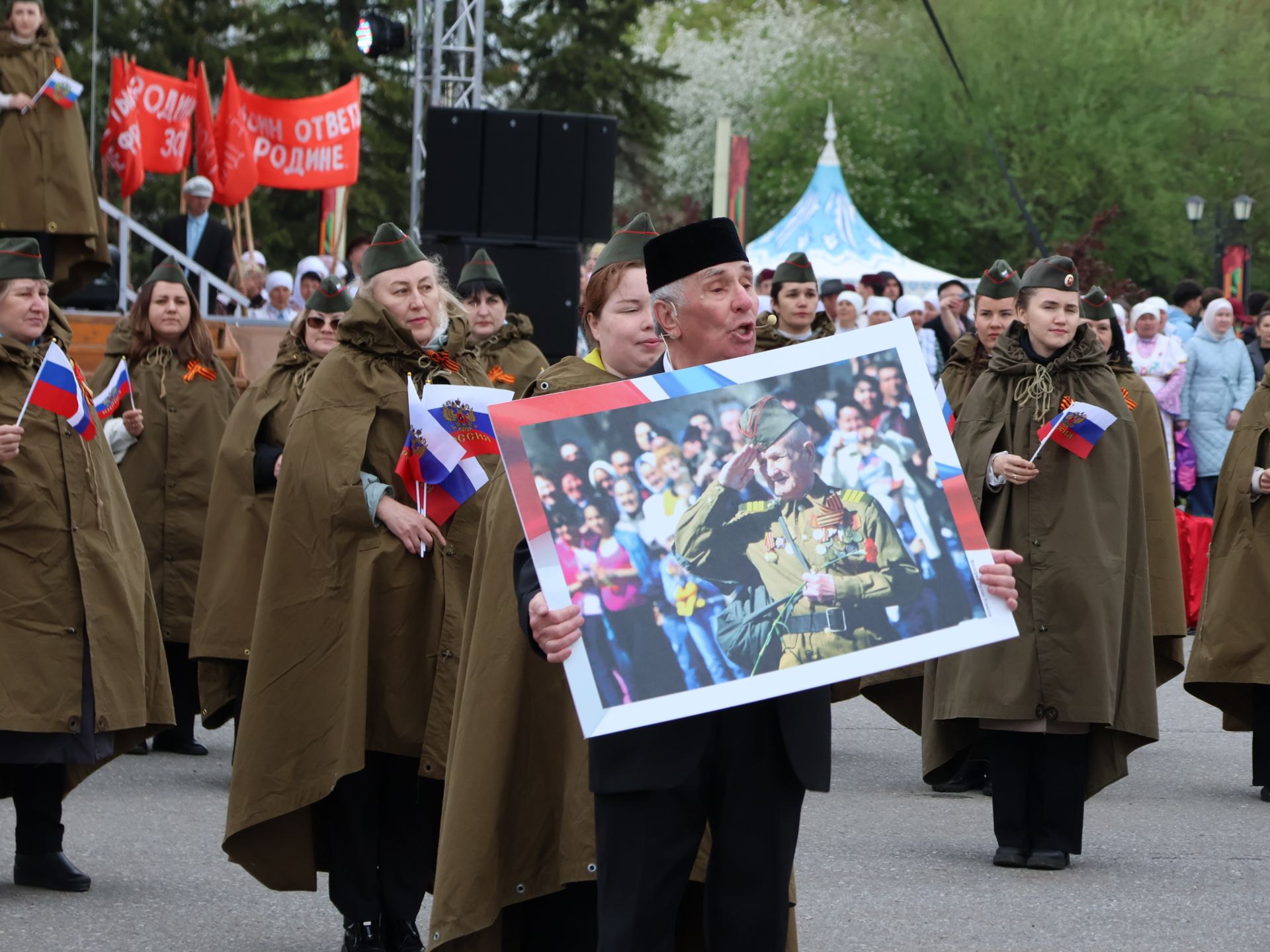 Җиңү килде җирне нурга күмеп, Шатлык белән күзне чылатып!