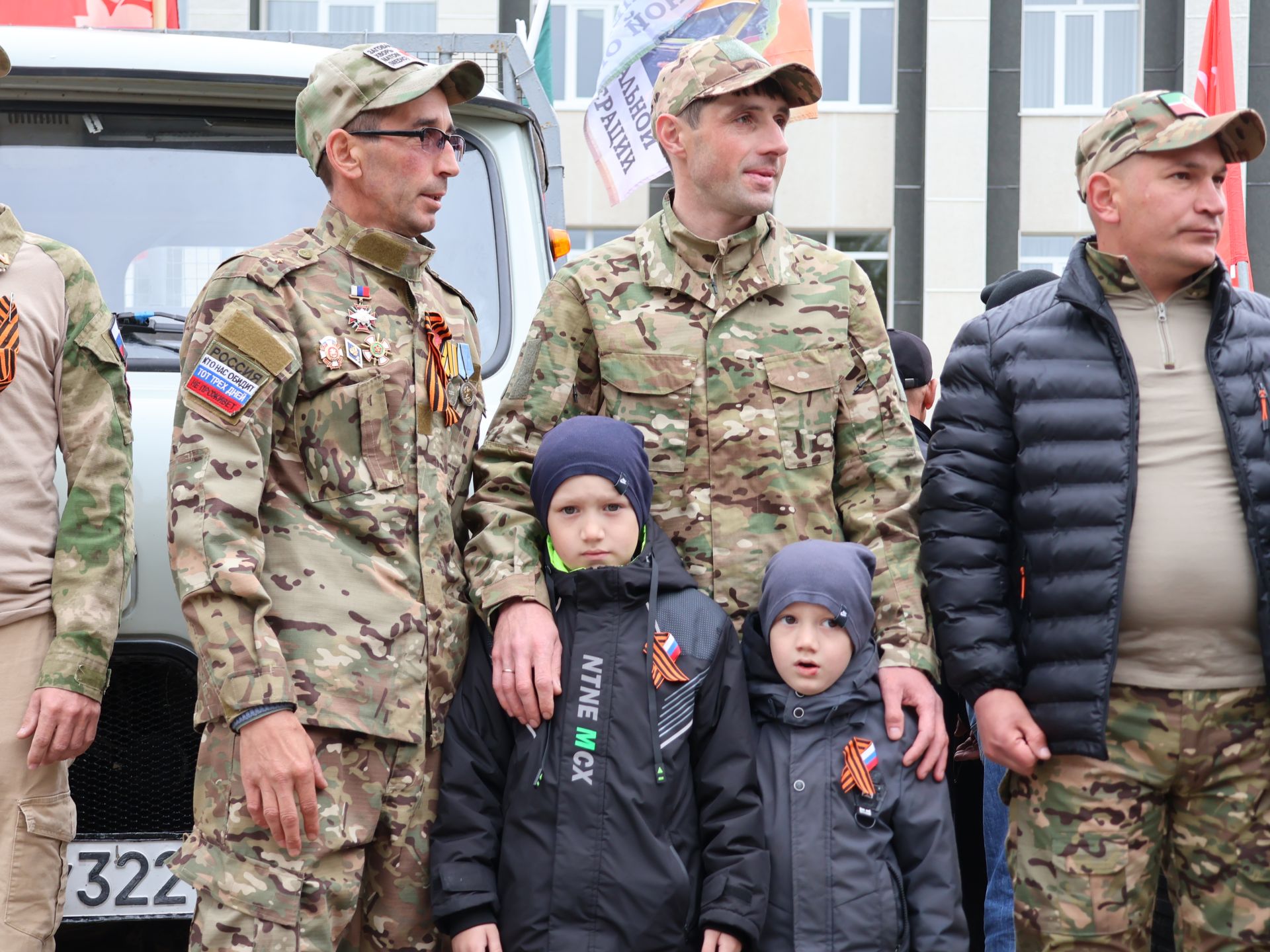Җиңү килде җирне нурга күмеп, Шатлык белән күзне чылатып!