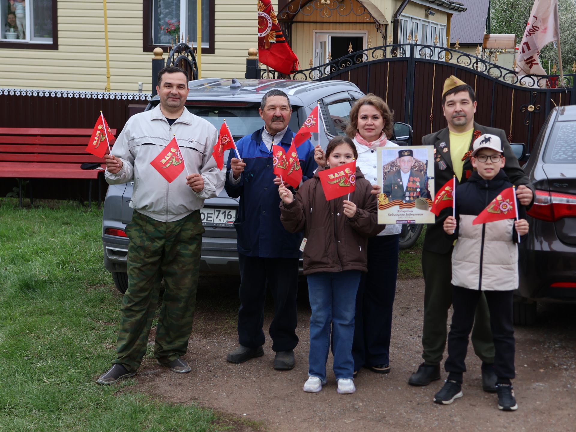 Җиңү килде җирне нурга күмеп, Шатлык белән күзне чылатып!