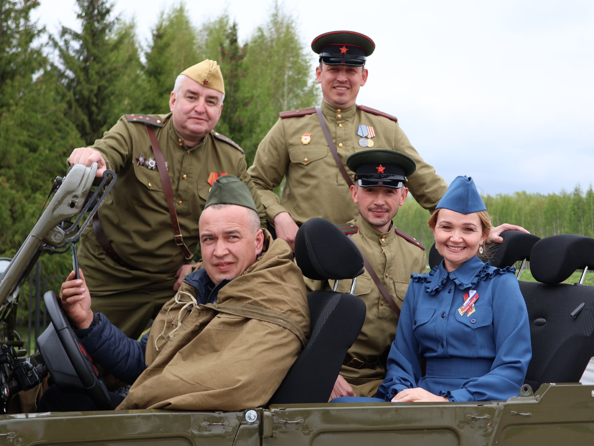 Җиңү килде җирне нурга күмеп, Шатлык белән күзне чылатып!