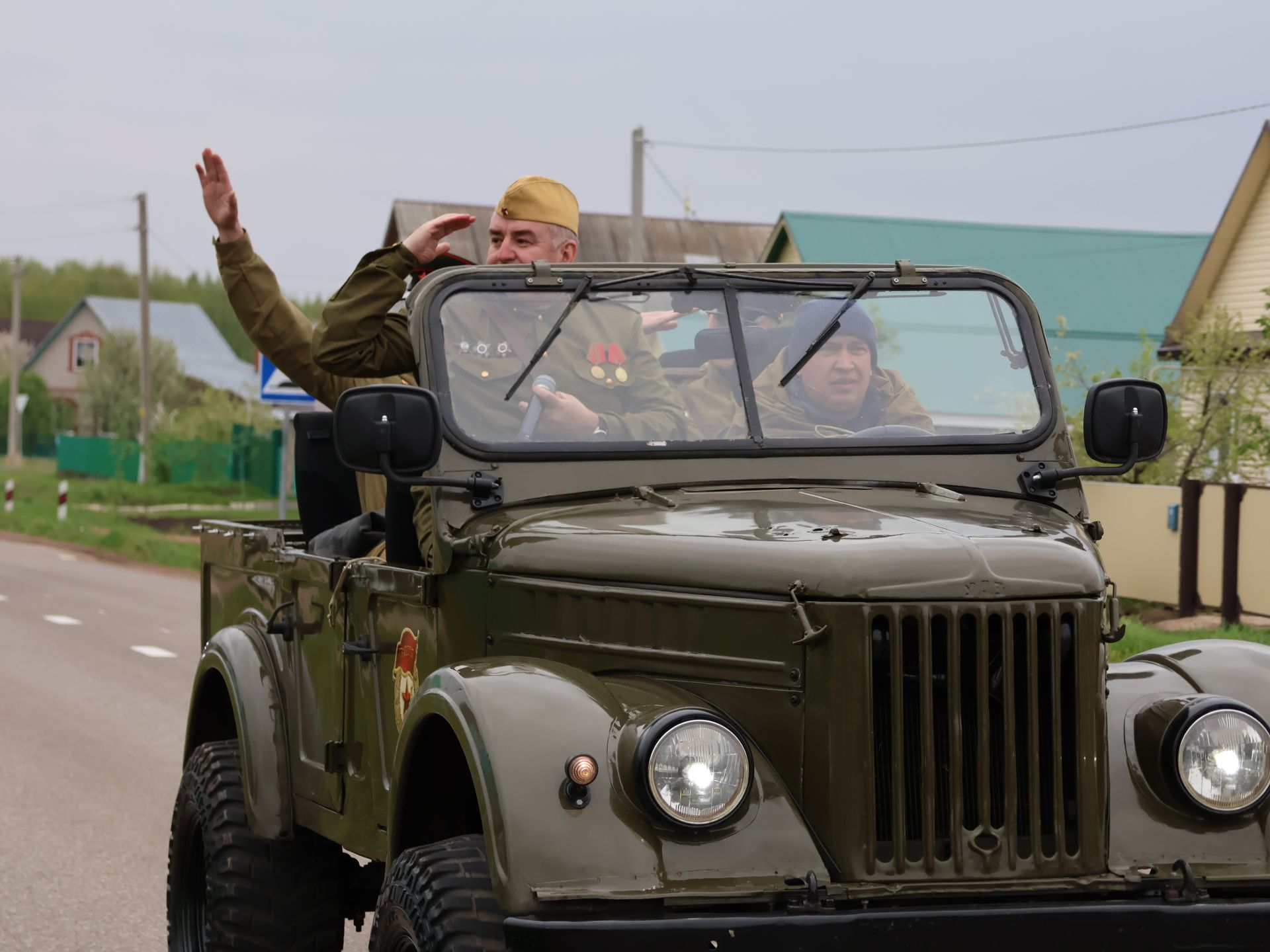 Җиңү килде җирне нурга күмеп, Шатлык белән күзне чылатып!