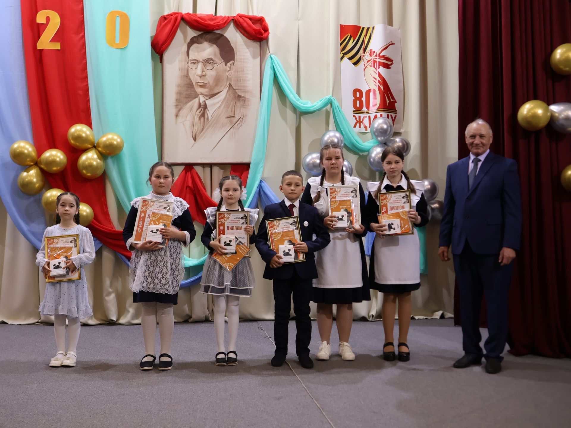 Халкым өчен тугры калырмын: Нур Баян исемендәге иҗат фестивале җиңүчеләре безнең фоторепортажда!