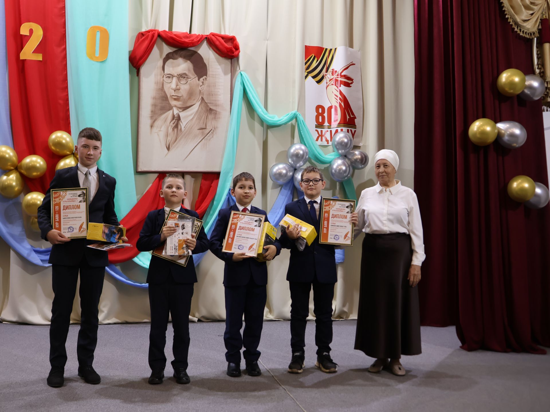 Халкым өчен тугры калырмын: Нур Баян исемендәге иҗат фестивале җиңүчеләре безнең фоторепортажда!