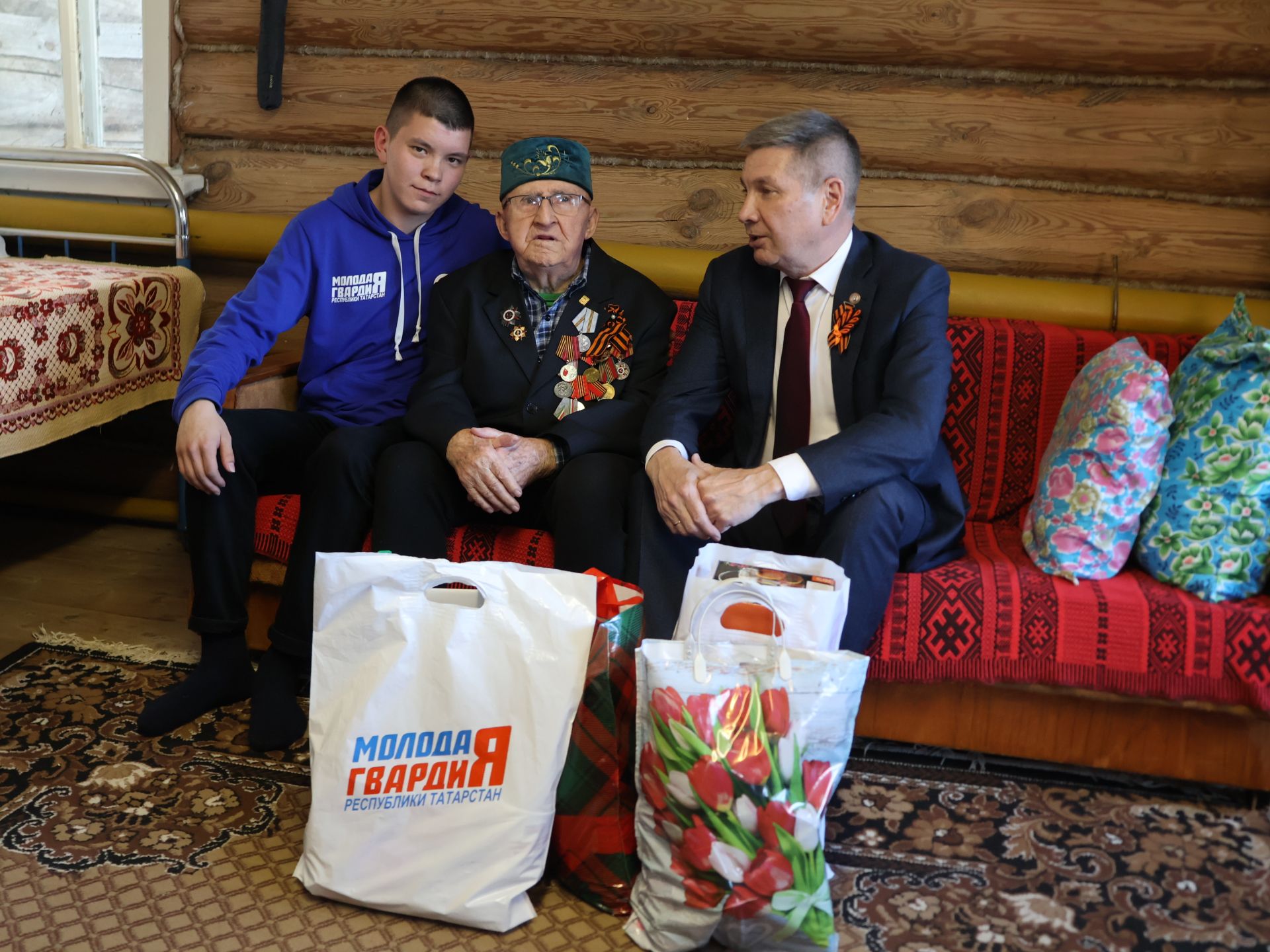 Сез - безнең тере легендалар!