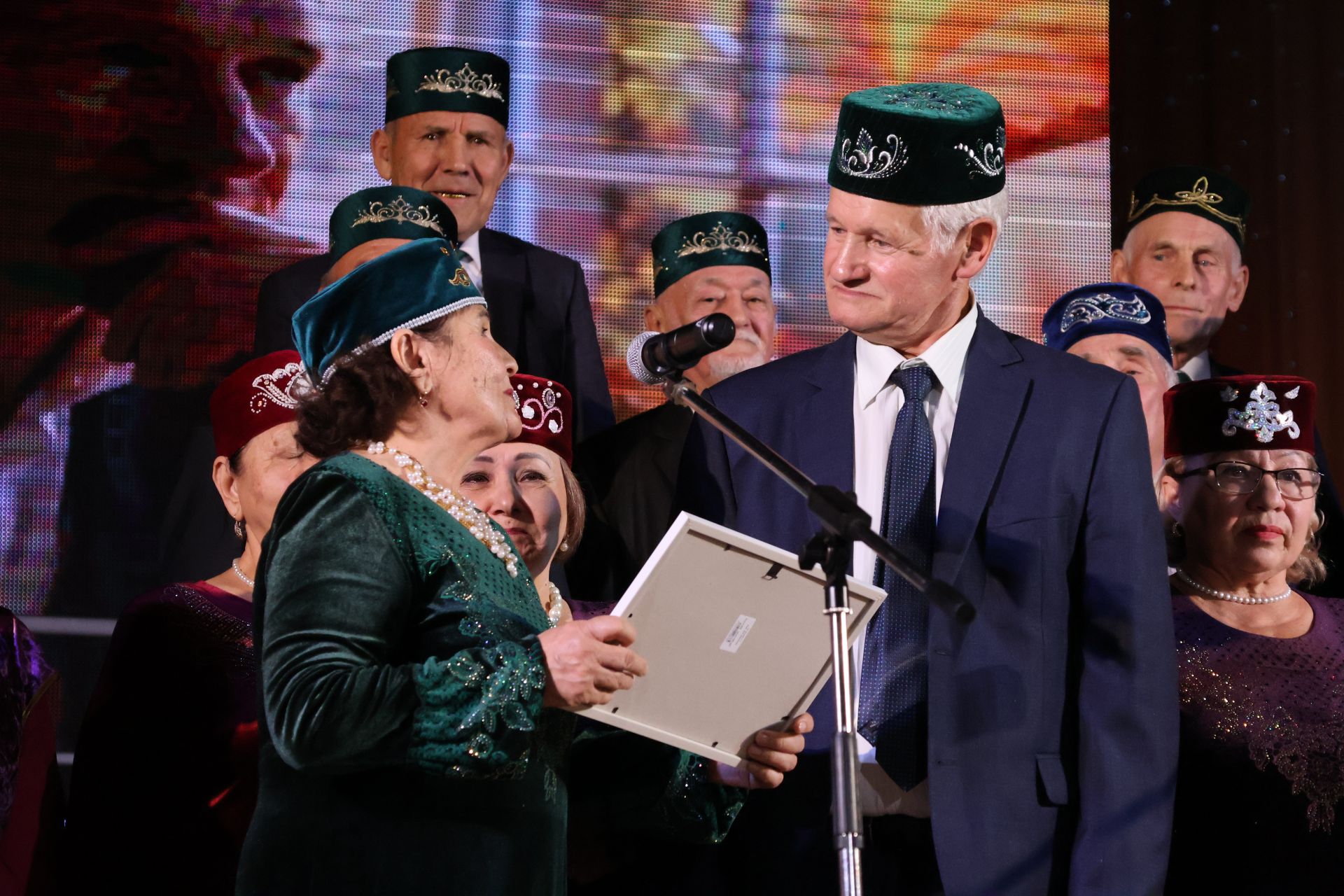 Иҗат, сәнгать һәм дуслык бәйрәме: Фәнәвис Дәүләтбаевны олыладылар (Фотолар)