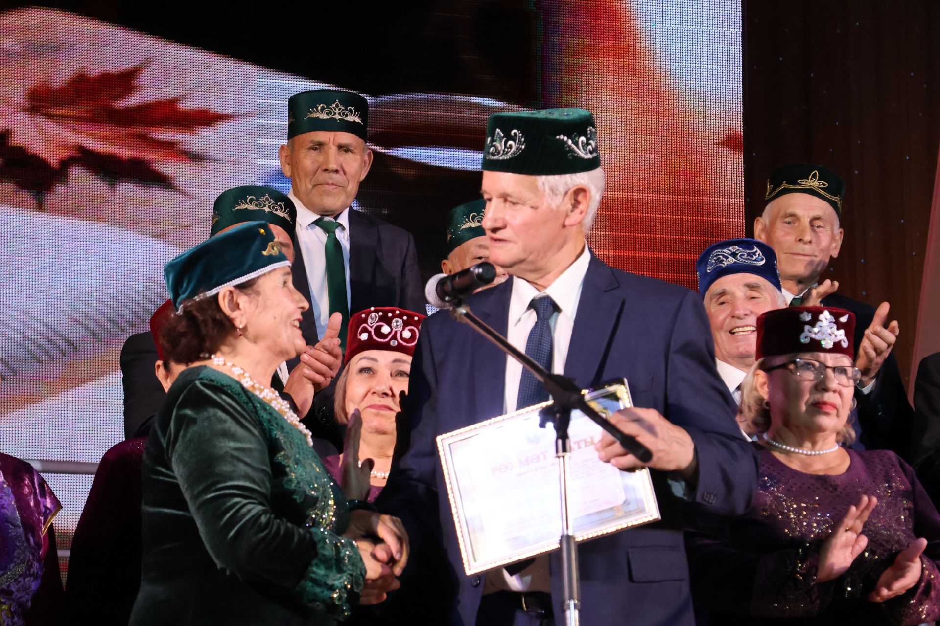 Иҗат, сәнгать һәм дуслык бәйрәме: Фәнәвис Дәүләтбаевны олыладылар (Фотолар)