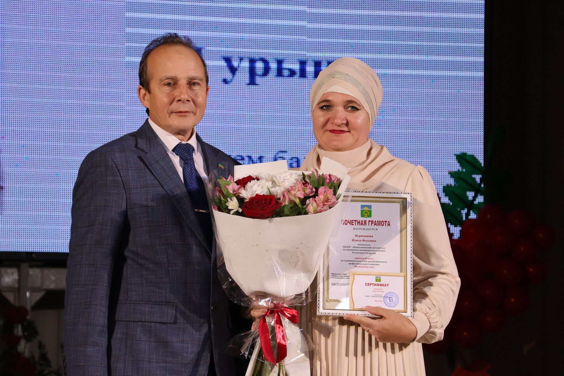 Укытучылар көненә багышланган тантанадан фоторепортаж