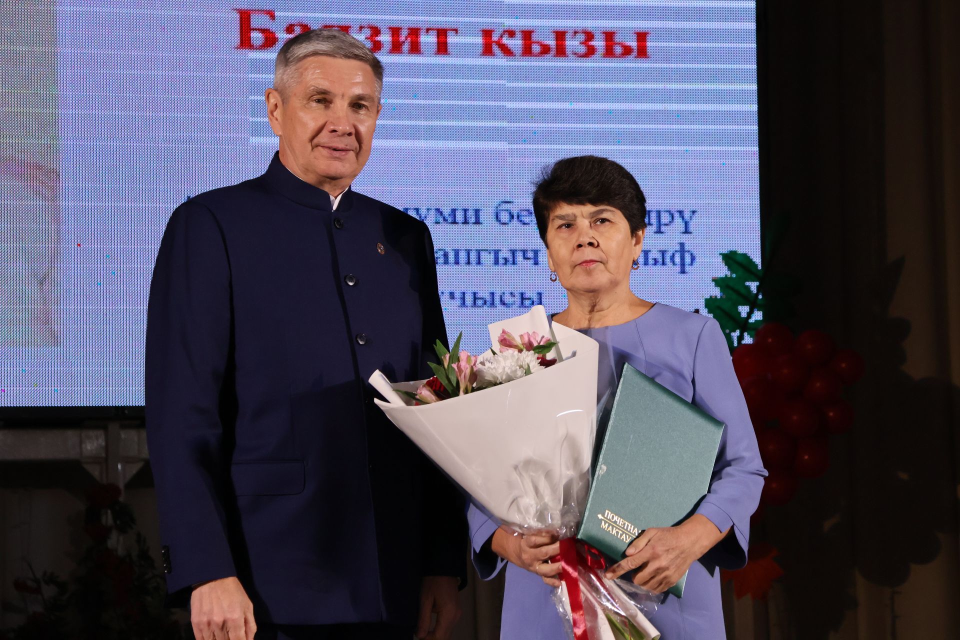 Укытучылар көненә багышланган тантанадан фоторепортаж