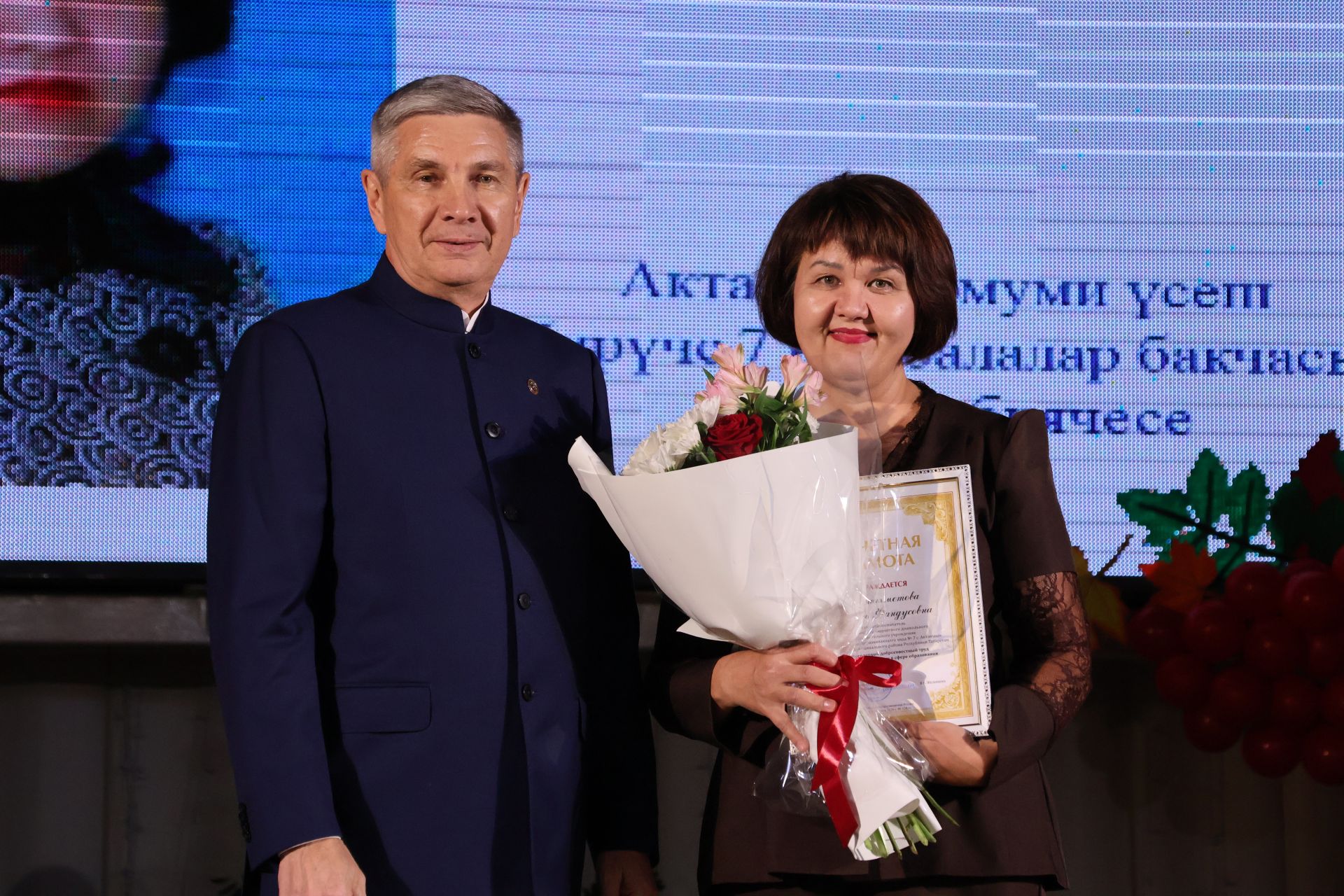 Укытучылар көненә багышланган тантанадан фоторепортаж