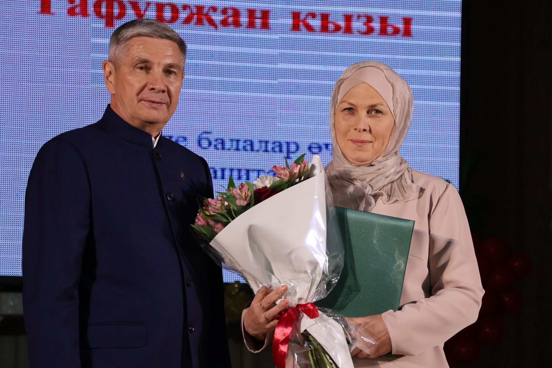 Укытучылар көненә багышланган тантанадан фоторепортаж
